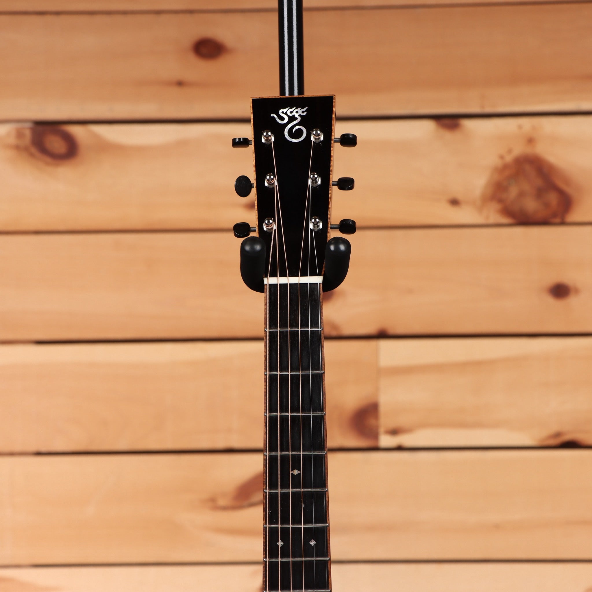 Santa Cruz OM Custom pre-owned acoustic guitar sunburst finish with rosewood fretboard