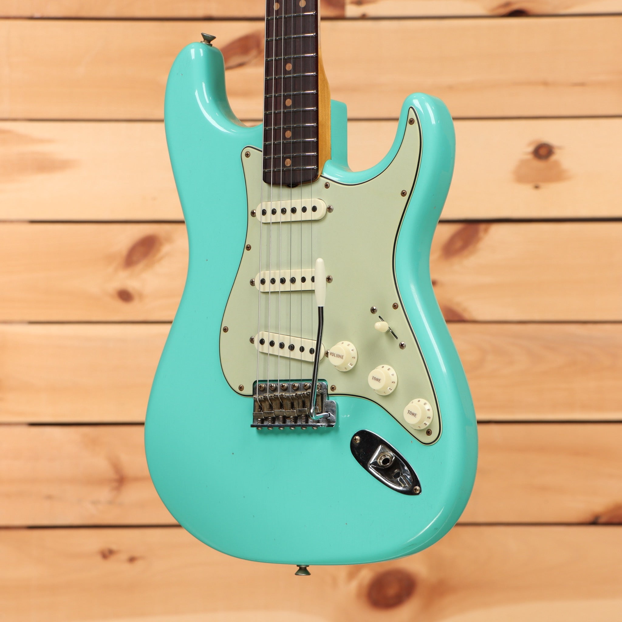 Fender Custom Shop Limited '59 Stratocaster Journeyman Relic electric guitar Sea Foam Green with single-coil pickups