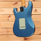 Fender Custom Shop 1965 Compound Radius Stratocaster Journeyman Relic electric guitar Lake Placid Blue with single-coil pickups