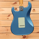 Fender Custom Shop 1965 Compound Radius Stratocaster Journeyman Relic electric guitar Lake Placid Blue with single-coil pickups
