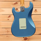 Fender Custom Shop 1965 Compound Radius Stratocaster Journeyman Relic electric guitar Lake Placid Blue with single-coil pickups