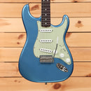 Fender Custom Shop 1965 Compound Radius Stratocaster Journeyman Relic electric guitar Lake Placid Blue with single-coil pickups