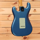 Fender Custom Shop 1965 Compound Radius Stratocaster Journeyman Relic electric guitar Lake Placid Blue with cream pickguard