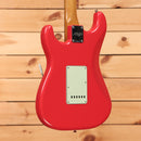 Pre-owned Fender '64 Road Worn Stratocaster electric guitar Aged Fiesta Red with single-coil pickups