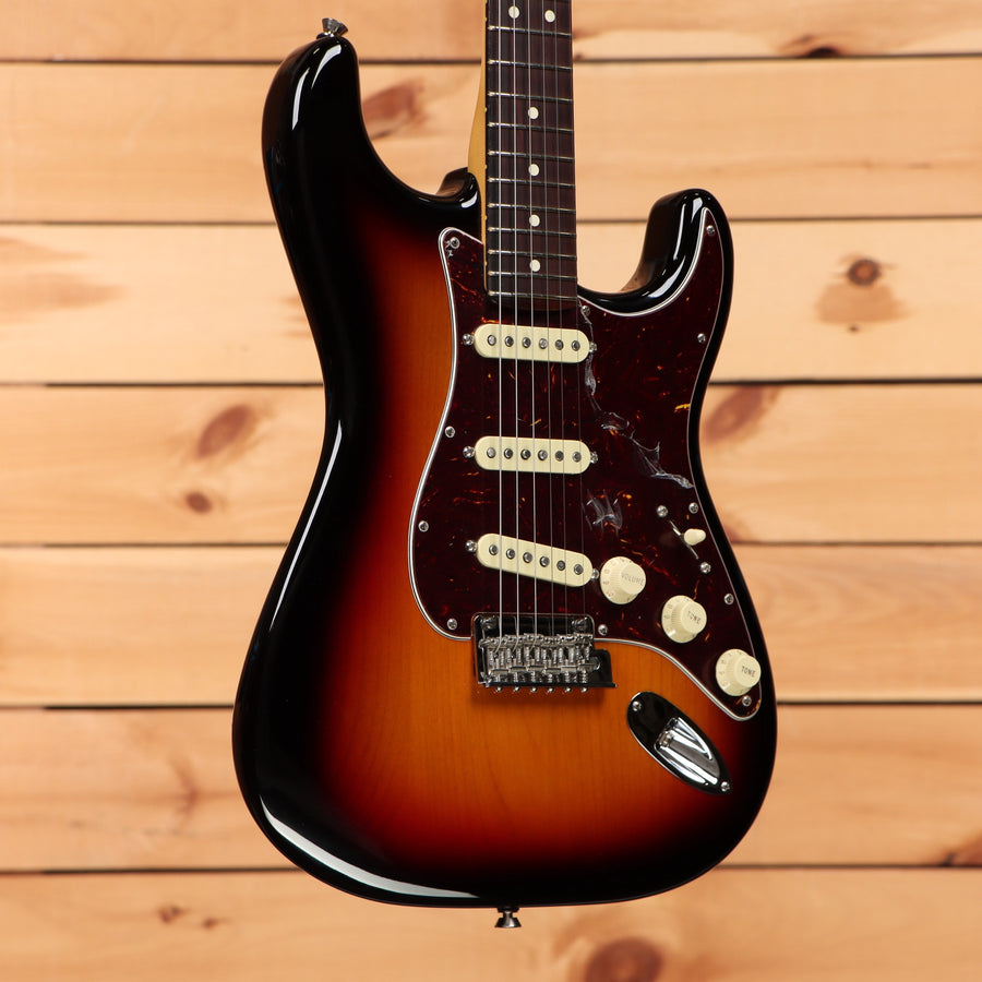 Fender American Pro II Stratocaster electric guitar 3-color sunburst pre-owned with single-coil pickups and tortoiseshell pickguard