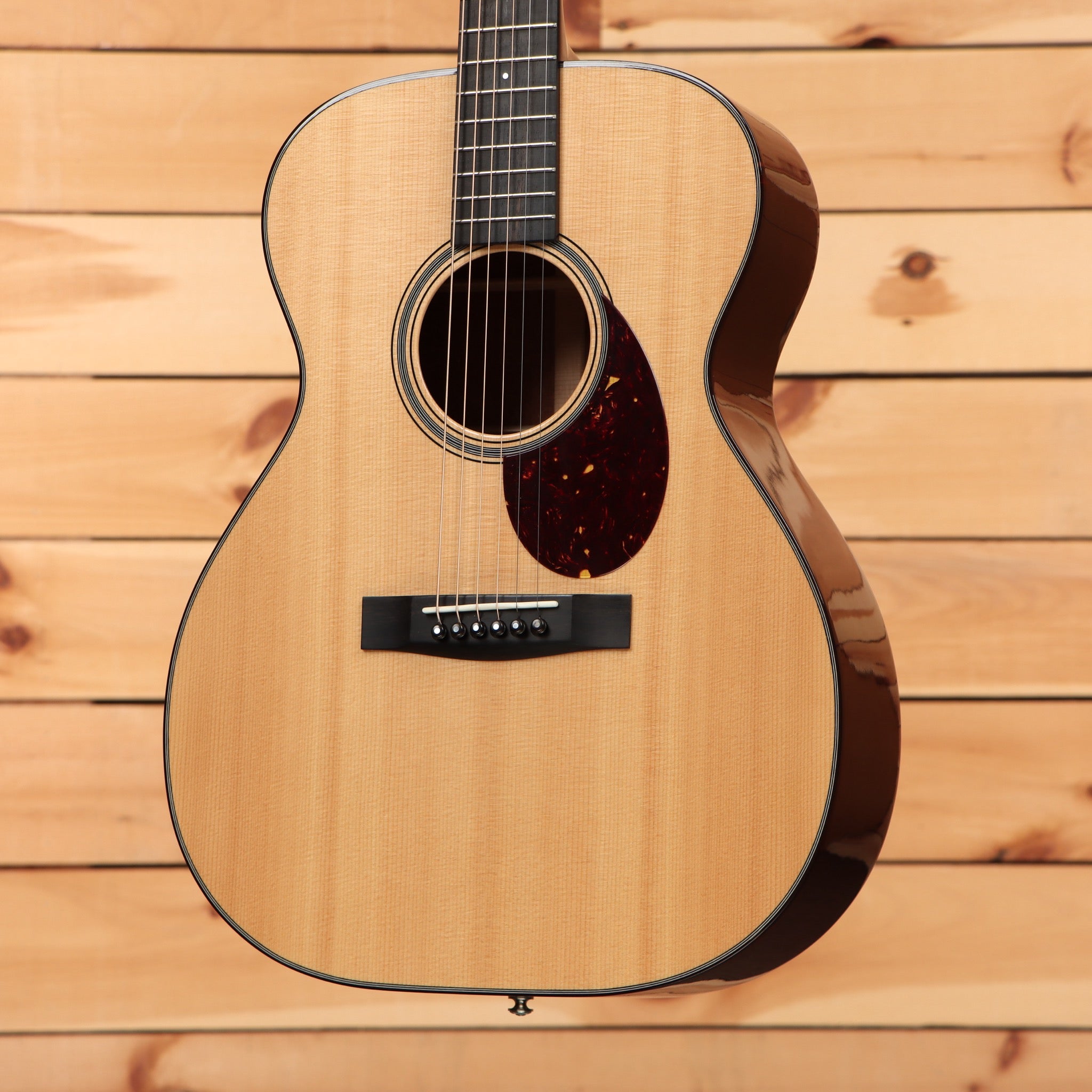 Pre-owned Huss and Dalton Tomm acoustic guitar natural finish with tortoiseshell pickguard