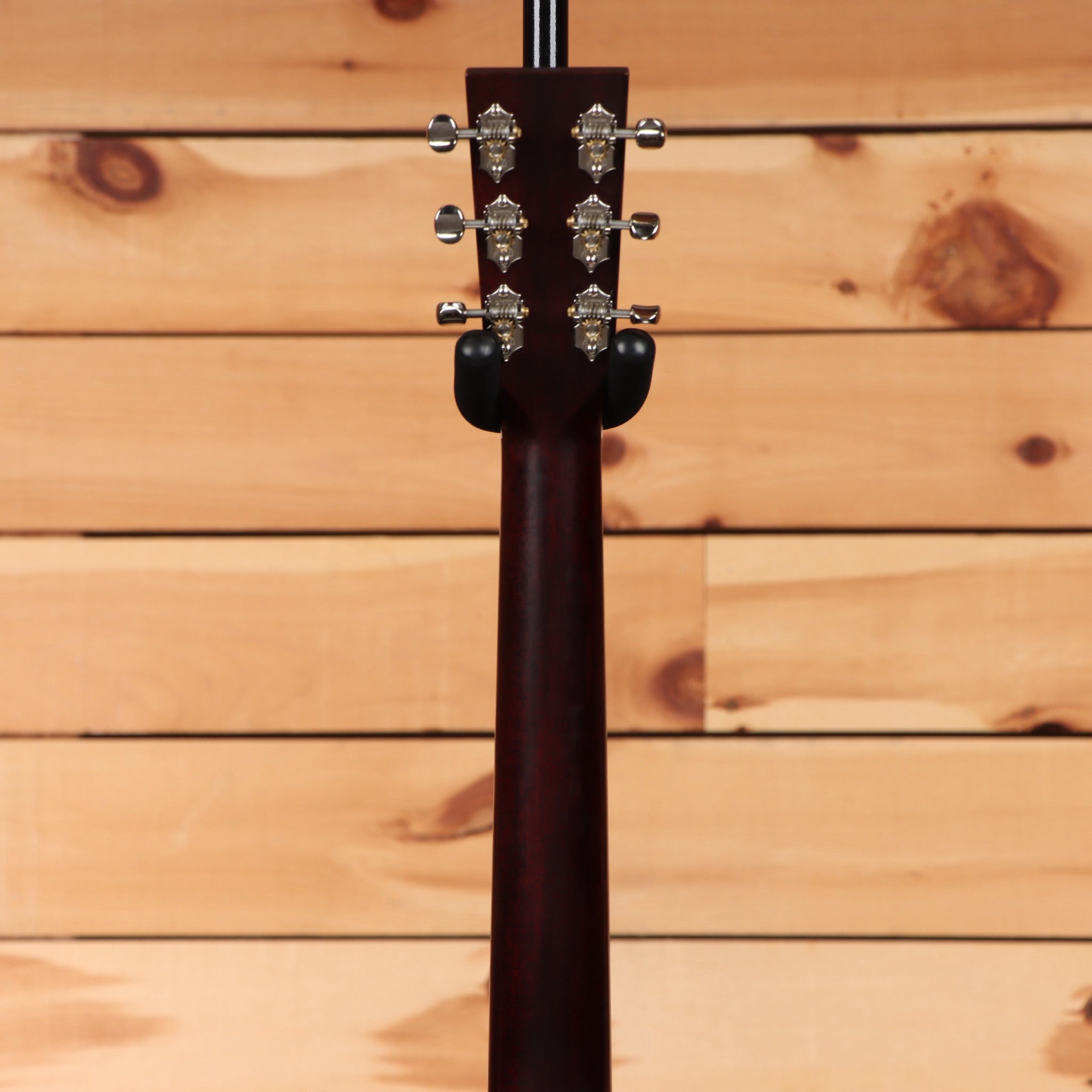 Huss & Dalton Tom acoustic guitar natural finish pre-owned with chrome tuning pegs