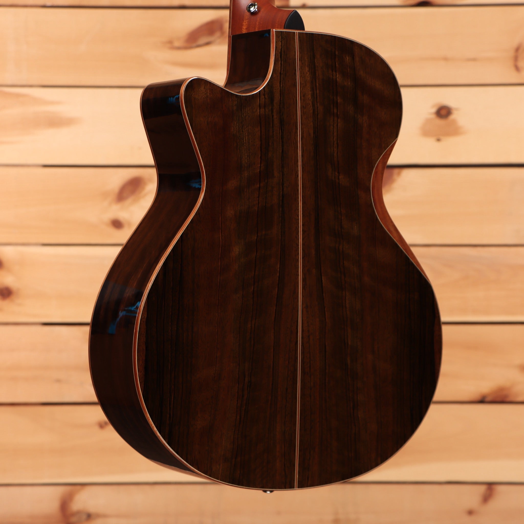 Furch Red Deluxe Gc-LI acoustic-electric Grand Cutaway guitar Natural with rosewood back and sides binding detail