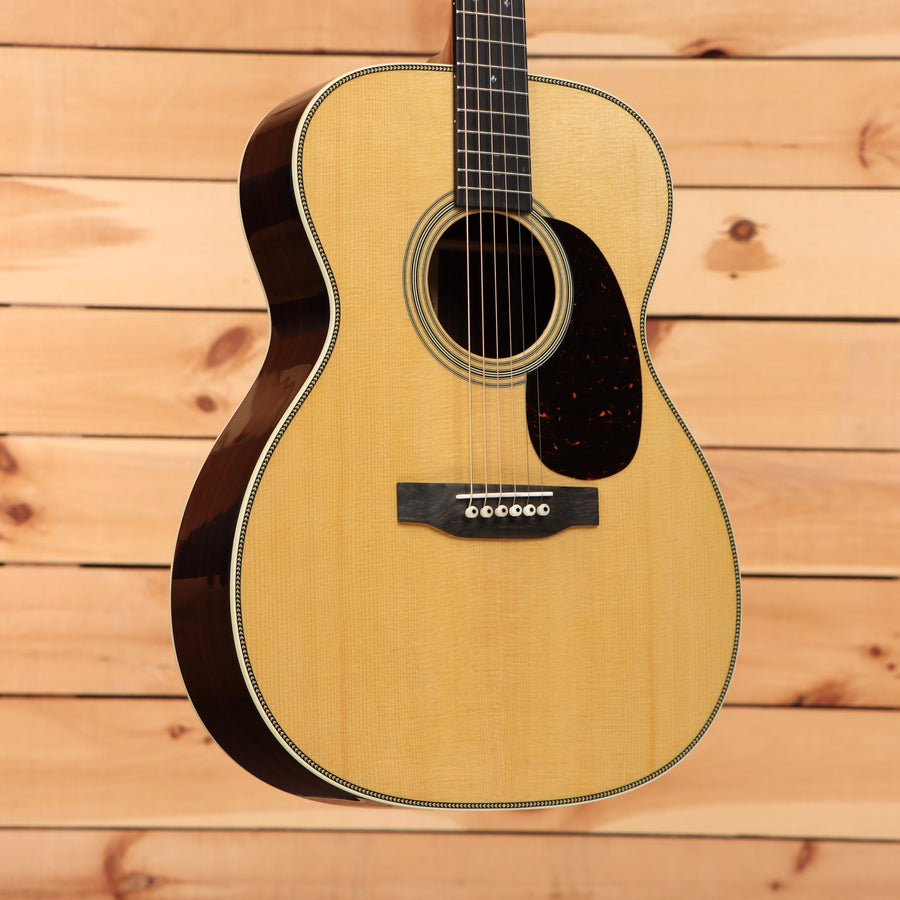 Martin 00-28 concert acoustic guitar aging toner finish with white binding detail