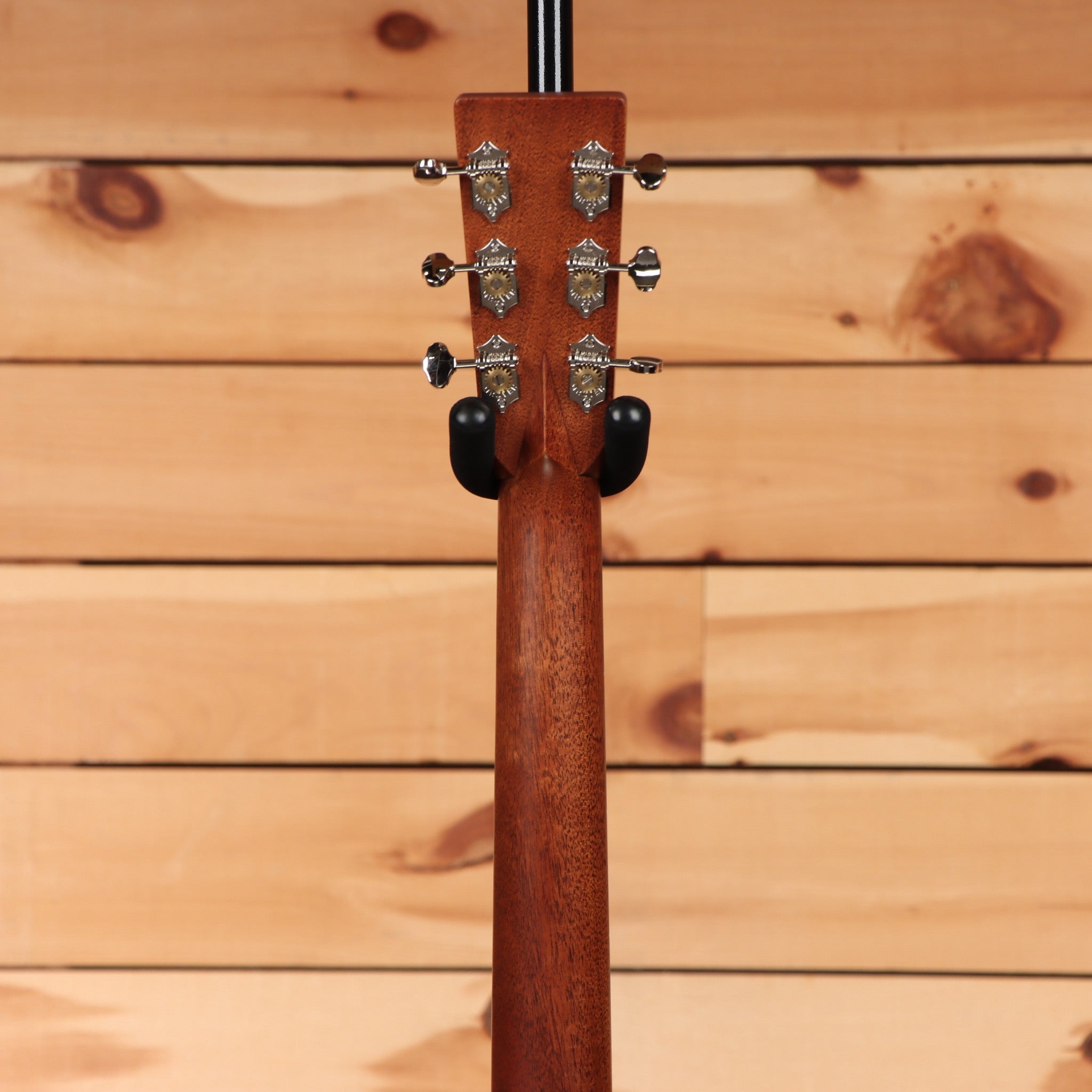 Martin 00-28 concert acoustic guitar aging toner finish with chrome tuning machines