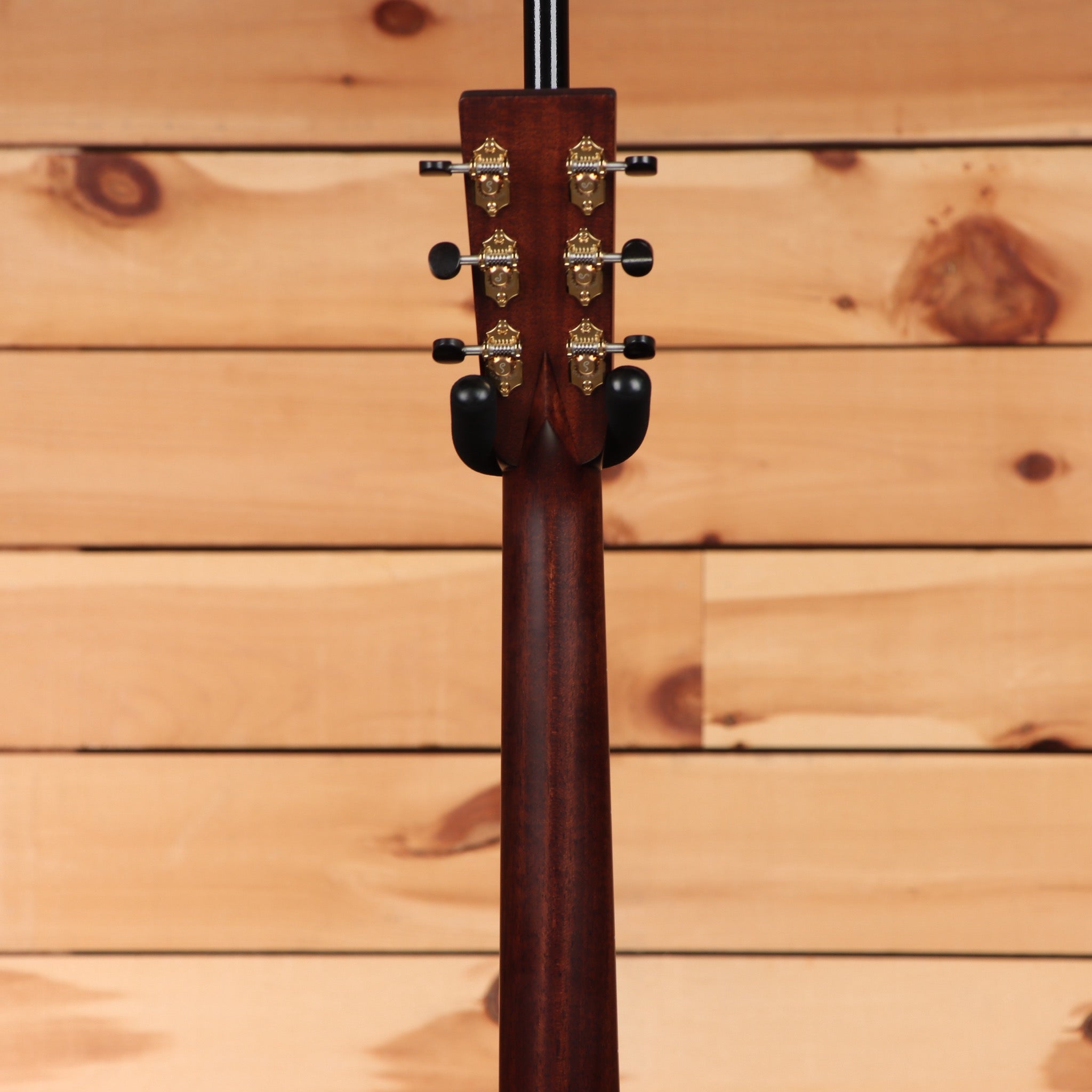 Bourgeois Touchstone Signature D dreadnought acoustic guitar natural finish with gold tuning machines