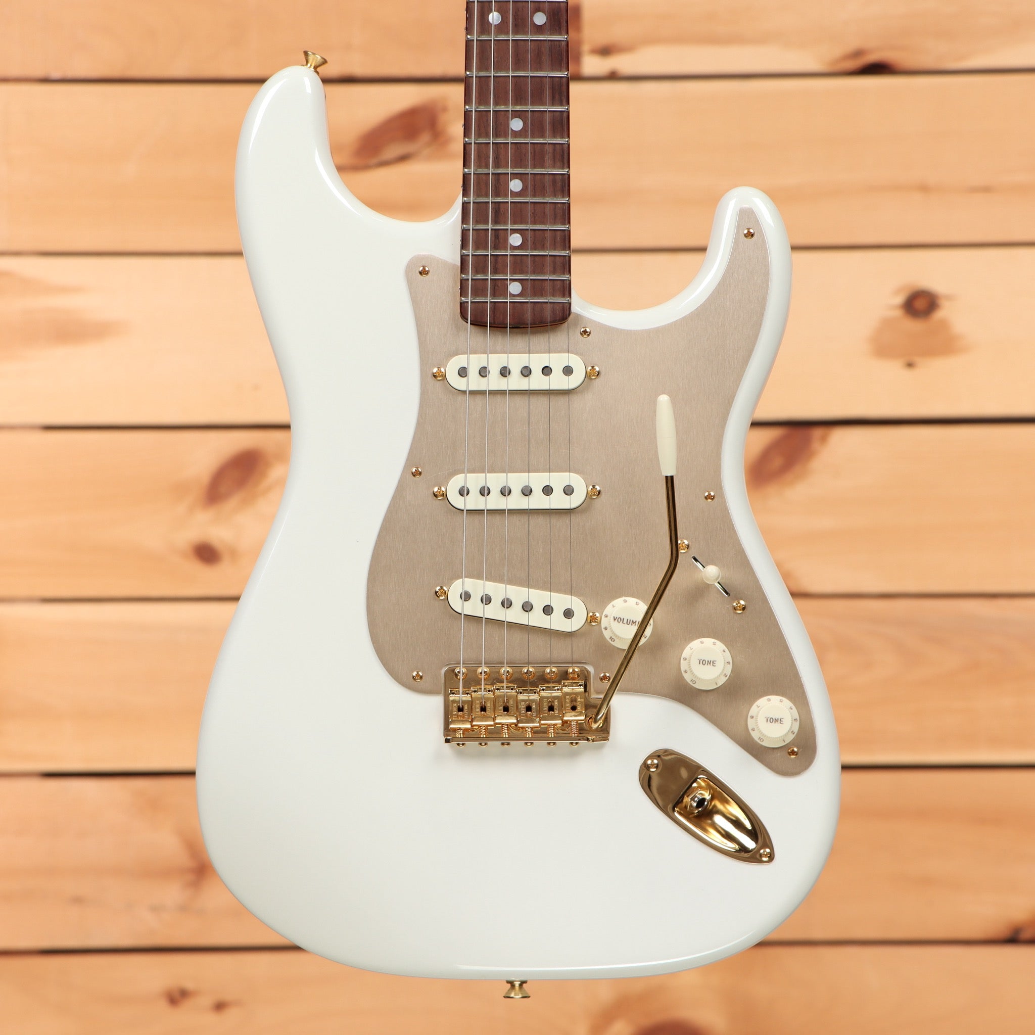 Pre-owned Fender Custom Shop 75th Anniversary Stratocaster electric guitar Diamond White Pearl with gold hardware