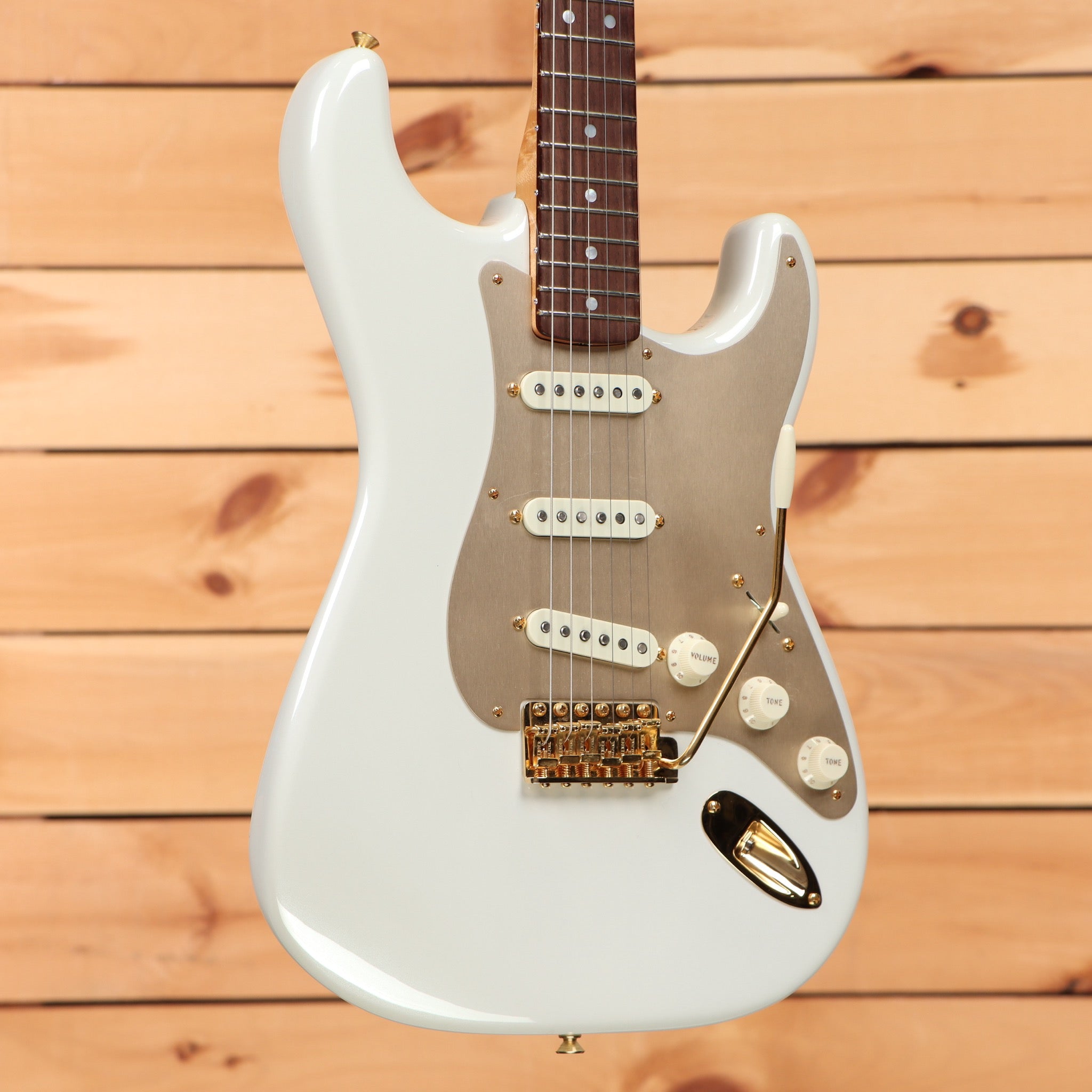 Fender Custom Shop 75th Anniversary Stratocaster electric guitar Diamond White Pearl pre-owned with gold hardware