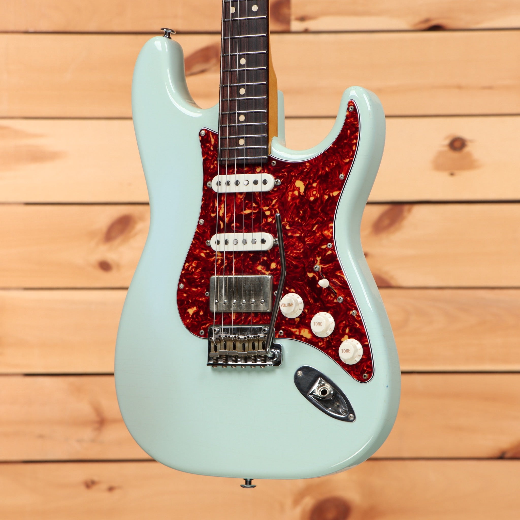 Suhr Classic S Antique Sonic Blue pre-owned electric guitar Stratocaster red tortoiseshell pickguard