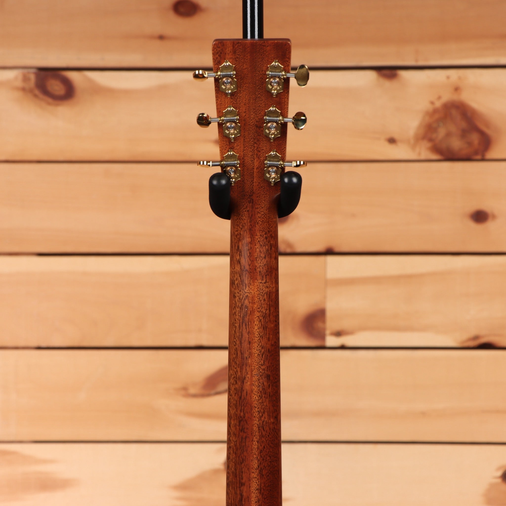 Martin 00-18 Modern Deluxe acoustic guitar natural finish with chrome tuning machines