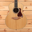 Taylor 814e Gold Label acoustic-electric guitar Natural spruce top with tortoiseshell pickguard and ebony fretboard