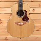 Taylor 814e Gold Label acoustic-electric guitar Natural spruce top with tortoiseshell pickguard and ebony fretboard