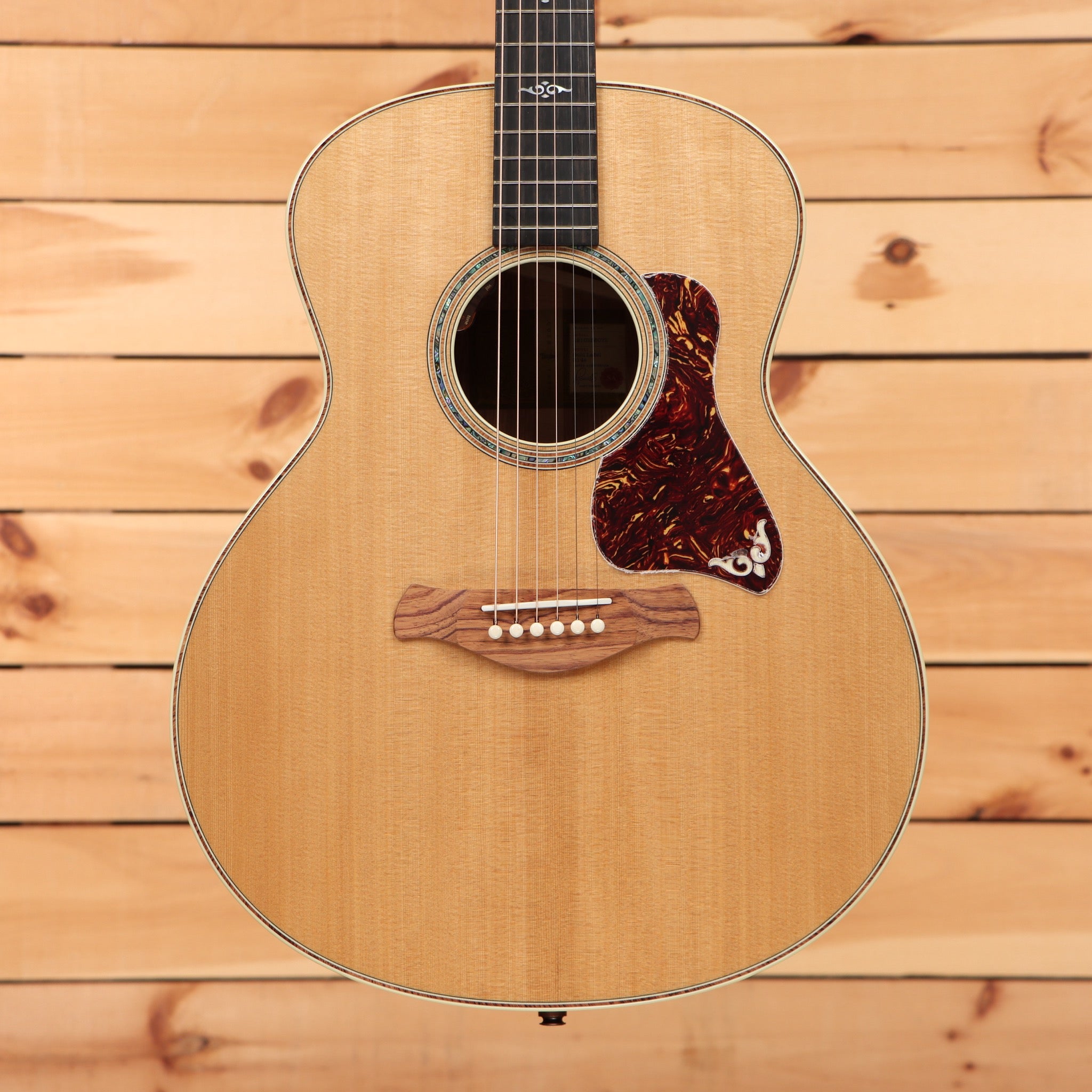 Taylor 814e Gold Label acoustic-electric guitar Natural spruce top with tortoiseshell pickguard and ebony fretboard
