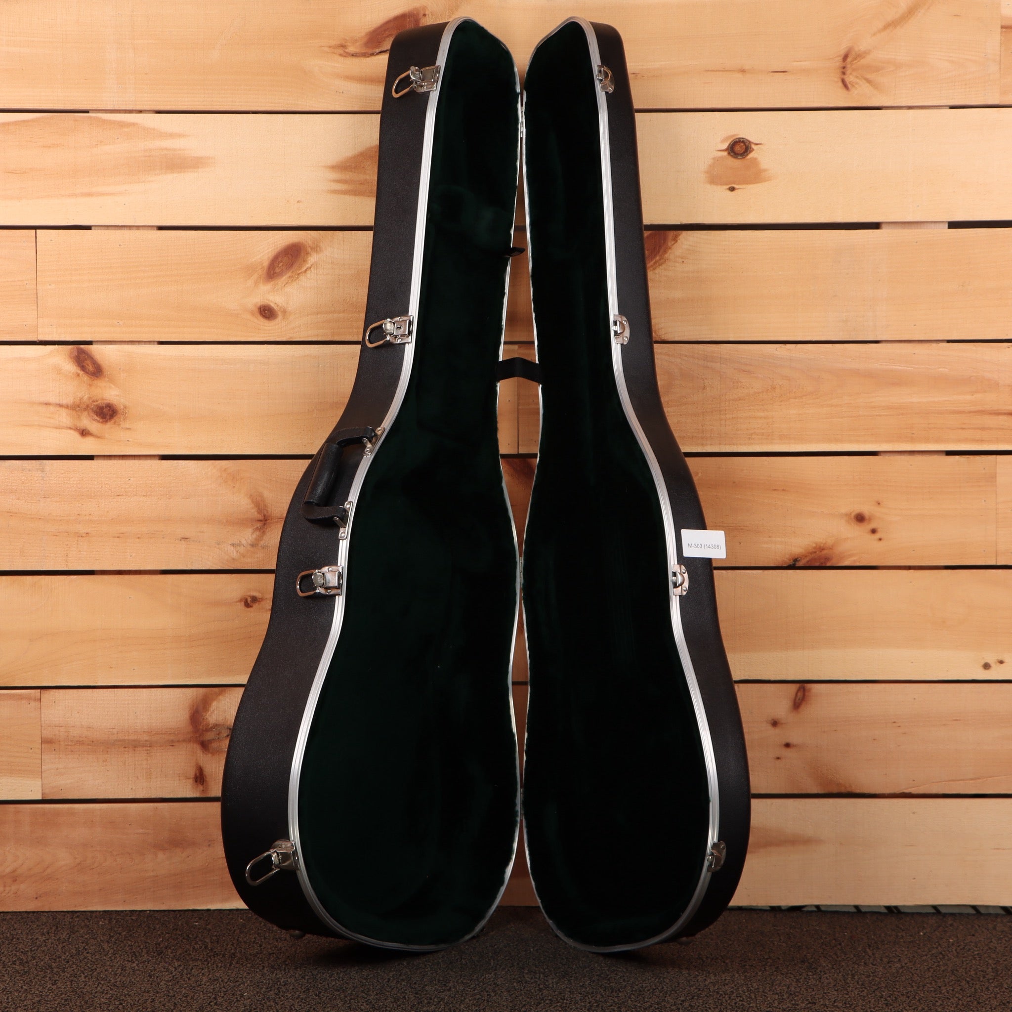 Martin D-28 Aging Toner dreadnought acoustic guitar hardshell case black exterior green velvet interior