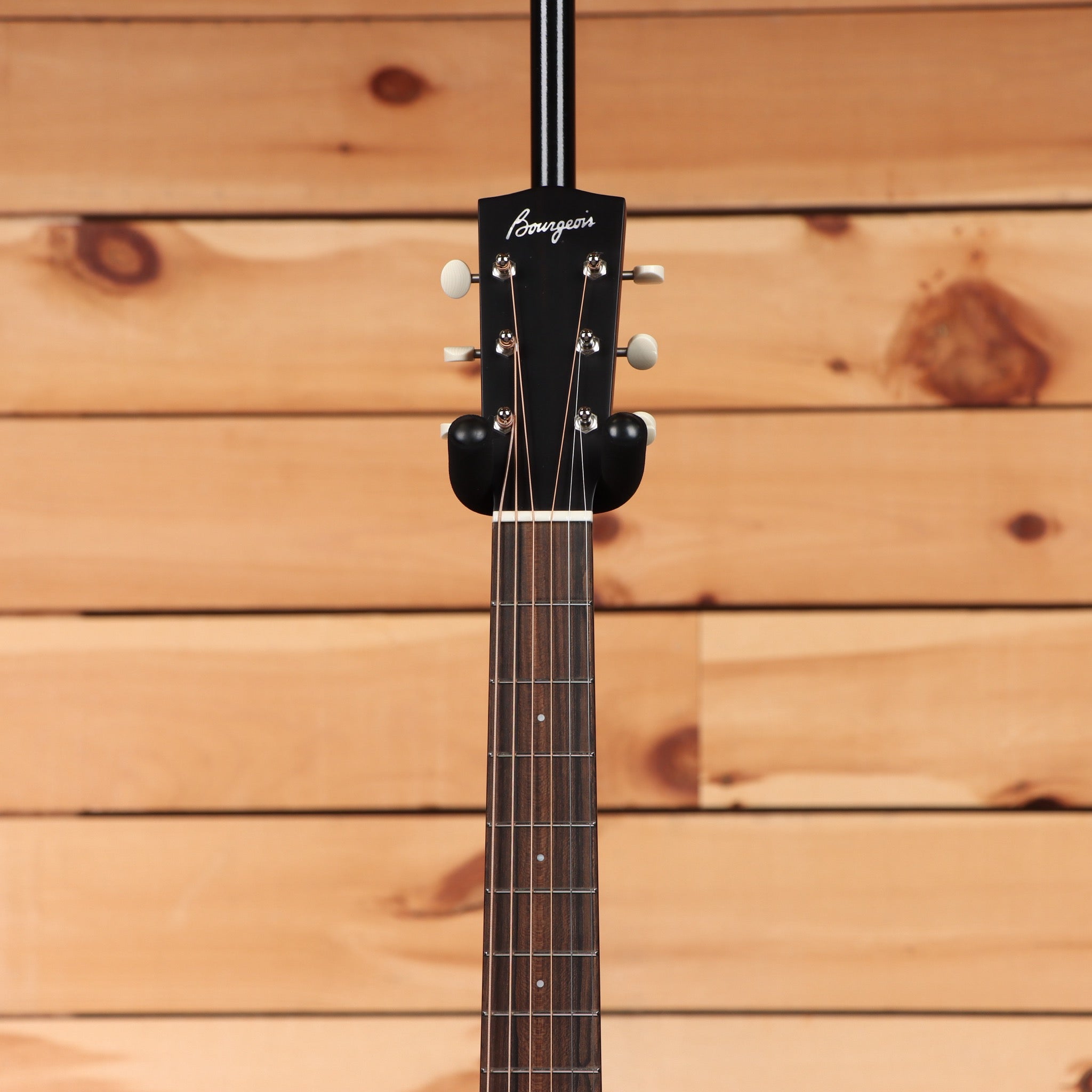 Bourgeois Touchstone SDS/TS acoustic guitar Sunburst with dark rosewood fretboard and cream tuner buttons
