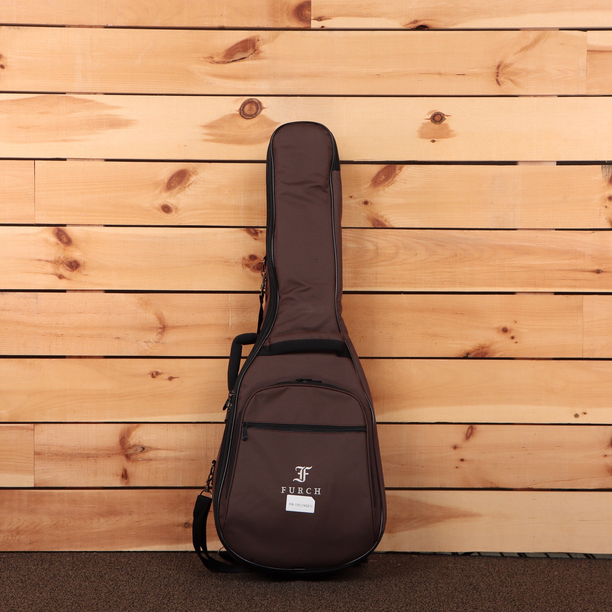 Furch Pioneer ER Natural acoustic guitar brown padded gig bag with front pocket and backpack straps