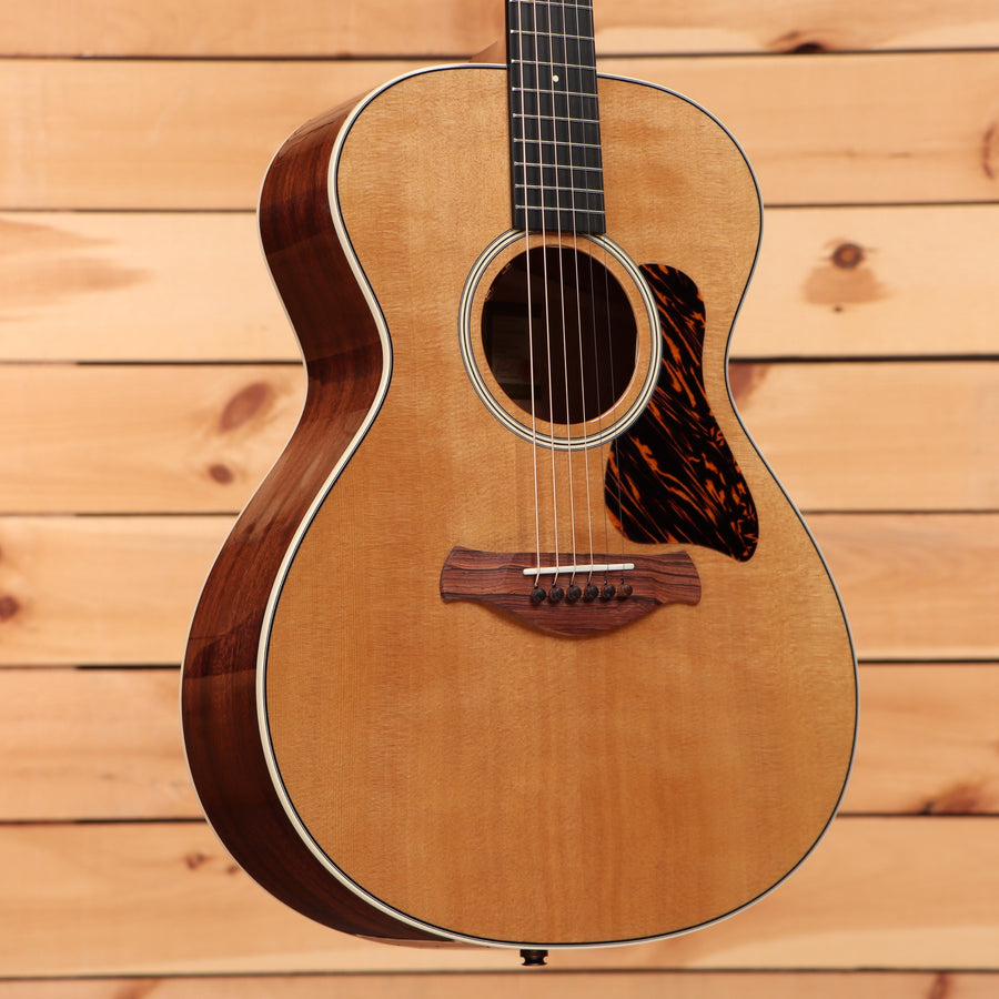 Taylor Gold Label 512e acoustic-electric guitar Natural with spruce top tortoiseshell pickguard and rosewood back and sides
