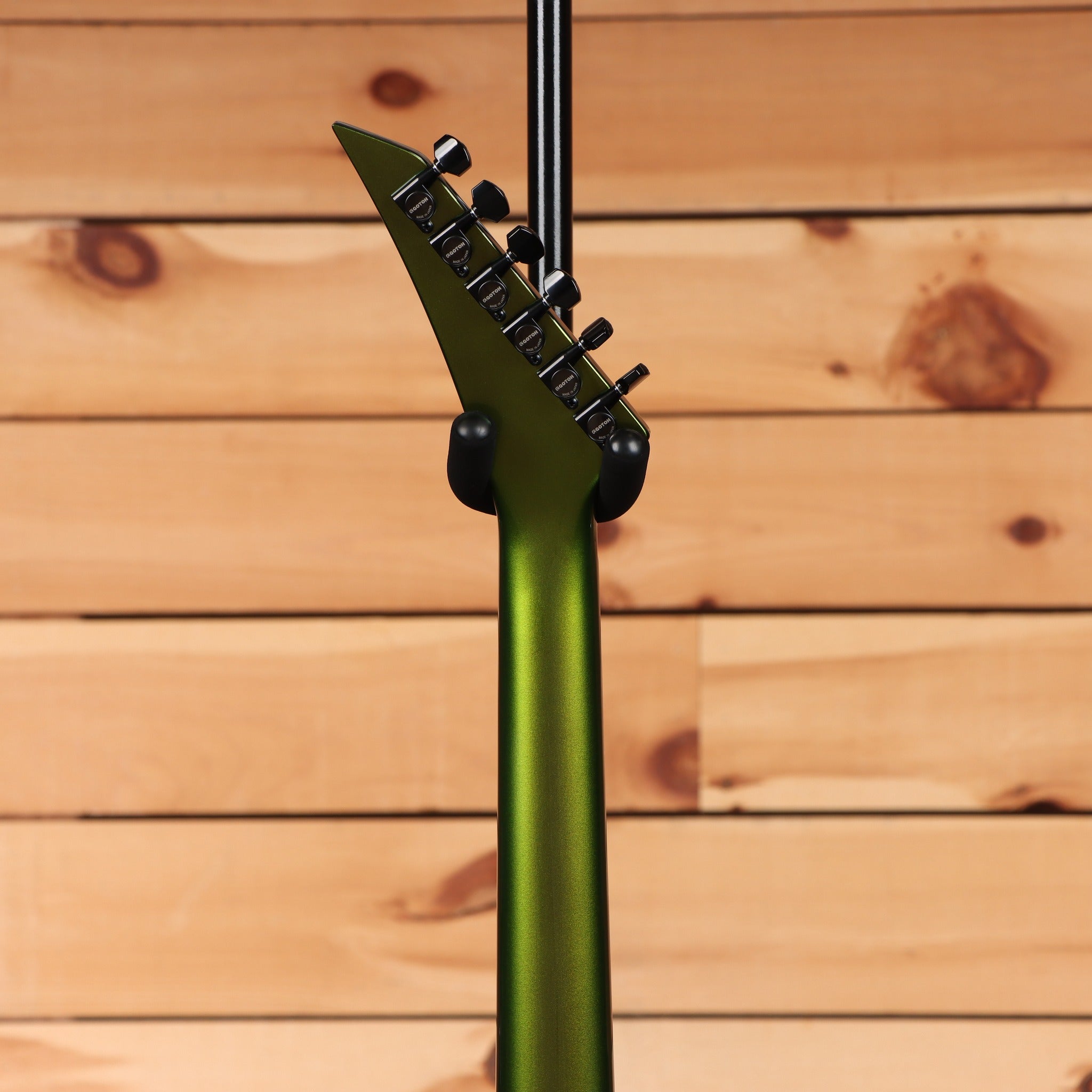 Jackson Righteous Run Custom Soloist electric guitar Green to Gold Shift finish with black hardware headstock detail