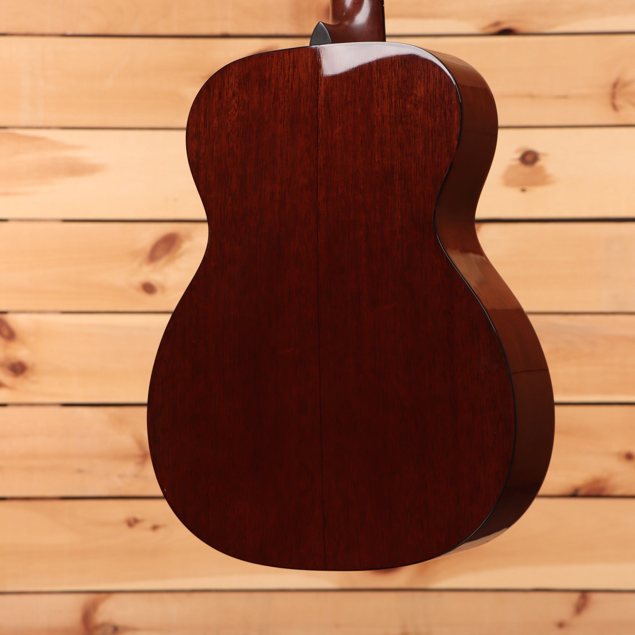 Martin 000-18 Golden Era acoustic guitar Natural finish with solid mahogany back and sides