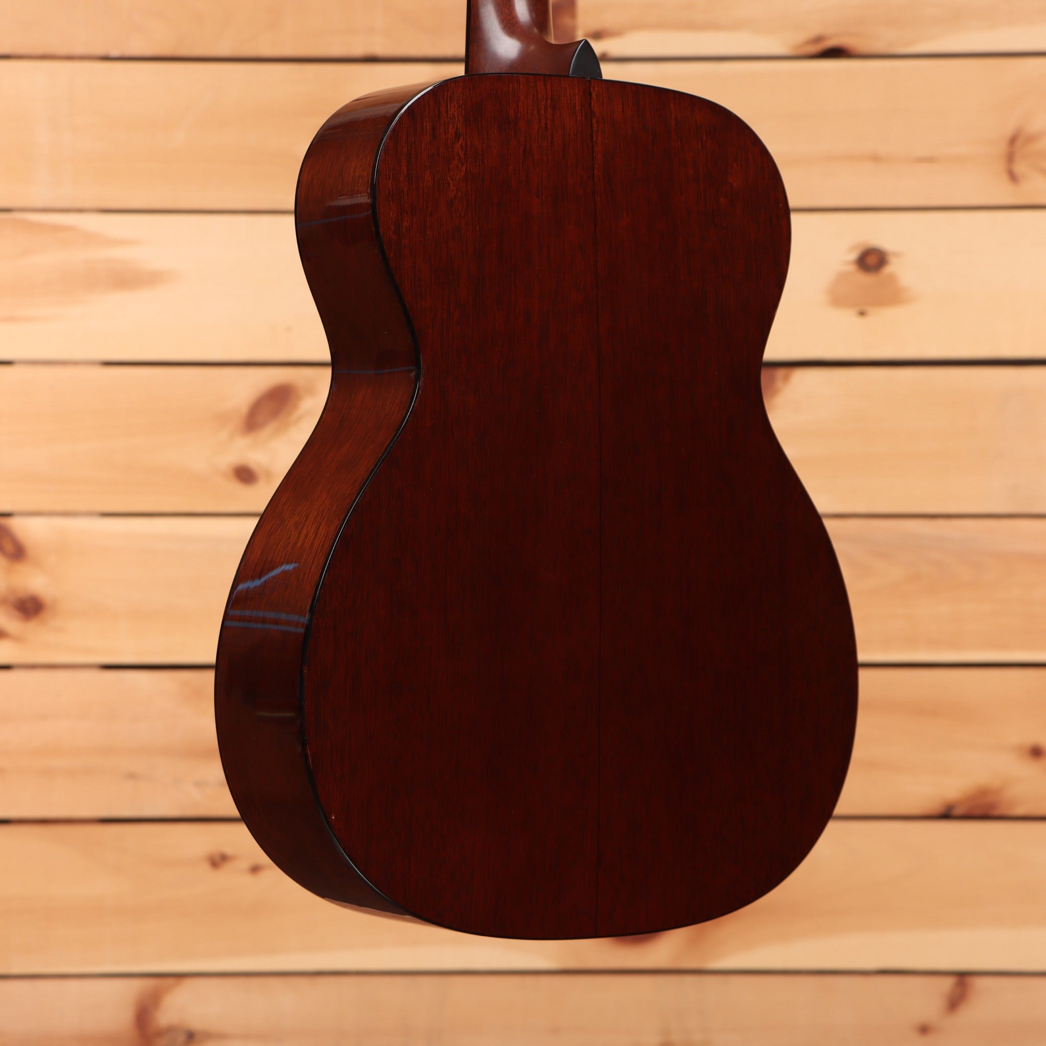 Martin 000-18 Golden Era acoustic guitar Natural with solid mahogany back and sides gloss finish