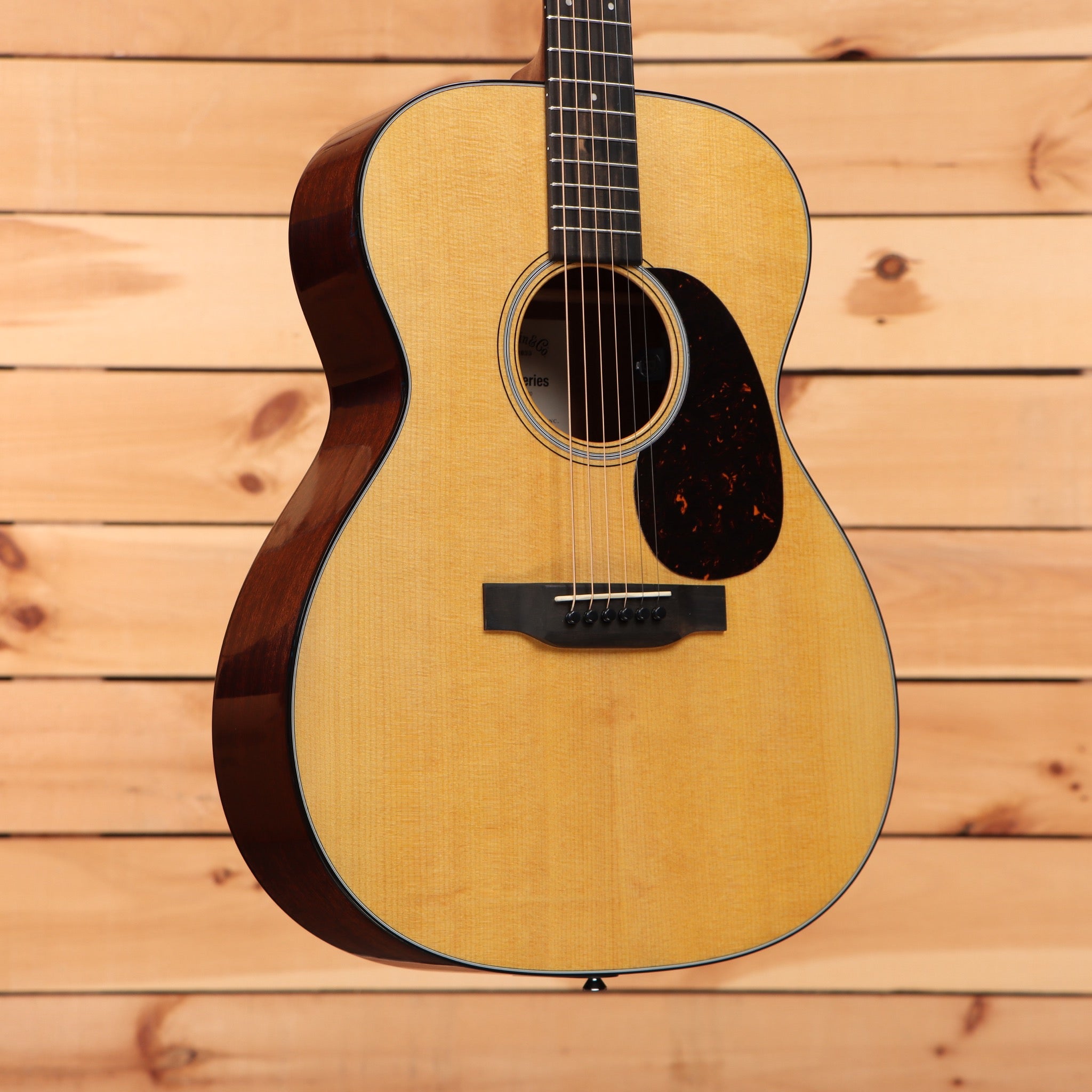 Martin 000-12E Retro acoustic-electric guitar Aging Toner spruce top with tortoise pickguard and rosewood back and sides