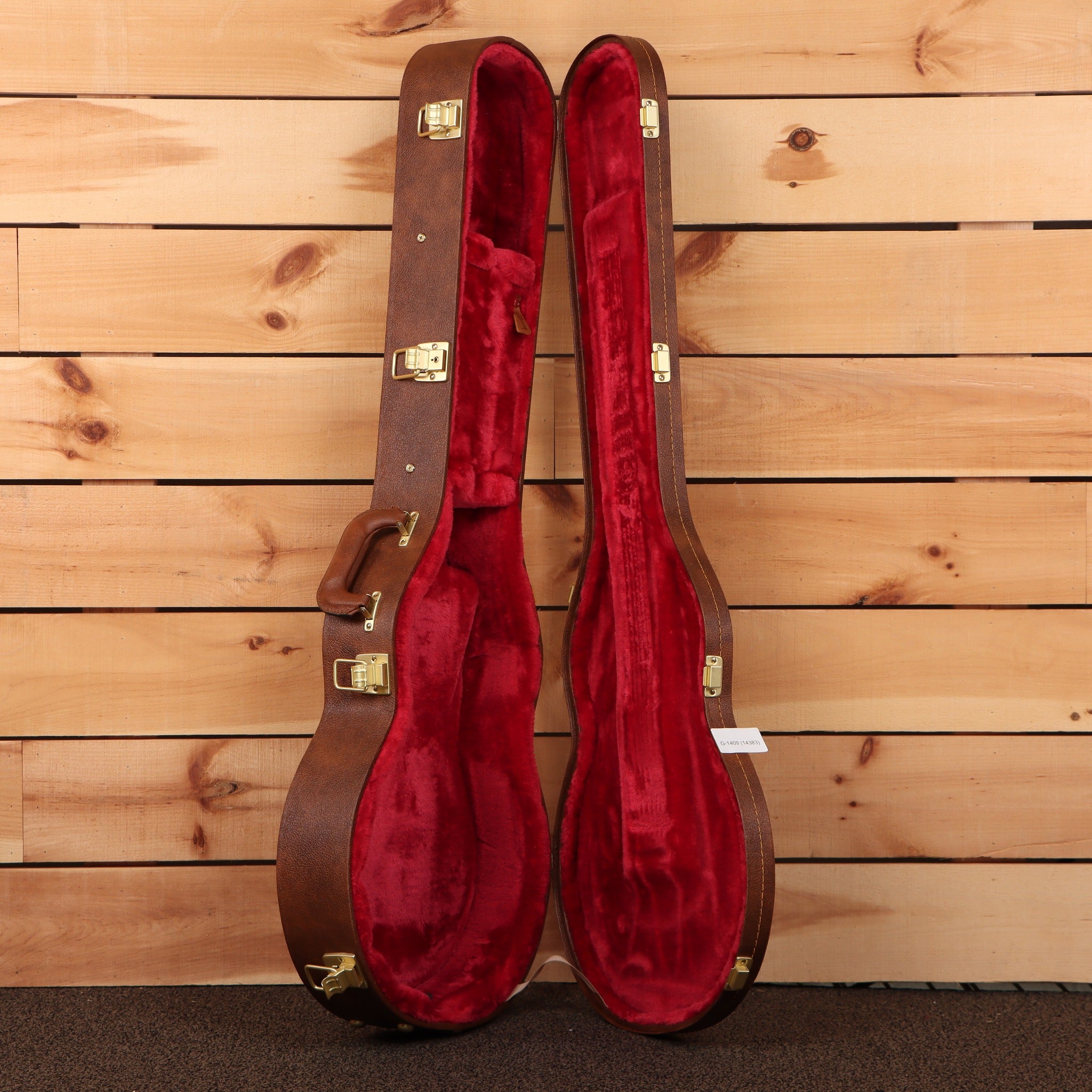 Gibson Les Paul Standard 60s hardshell guitar case brown exterior red velvet interior gold latches open view