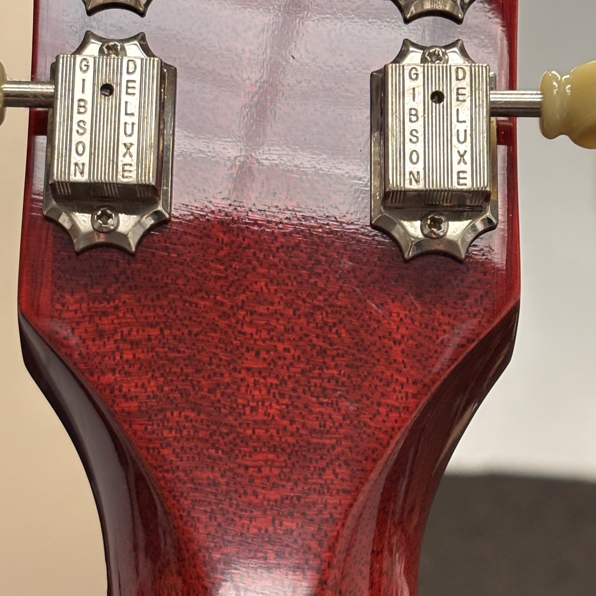 Gibson Les Paul Traditional Heritage Cherry Sunburst electric guitar headstock with Gibson Deluxe tuners