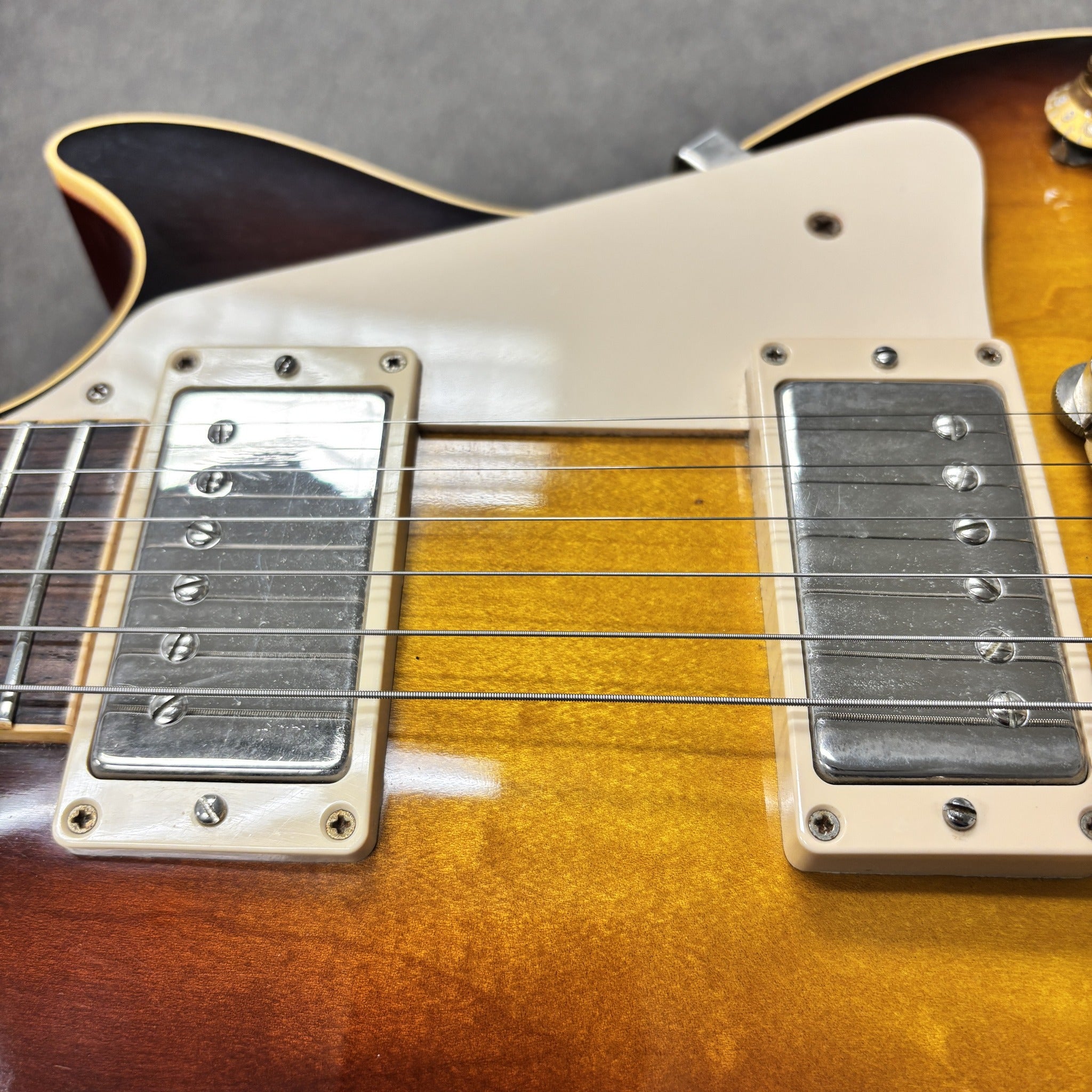 Gibson Historic 1958 Les Paul Reissue electric guitar Bourbon Burst with dual humbuckers and cream pickguard