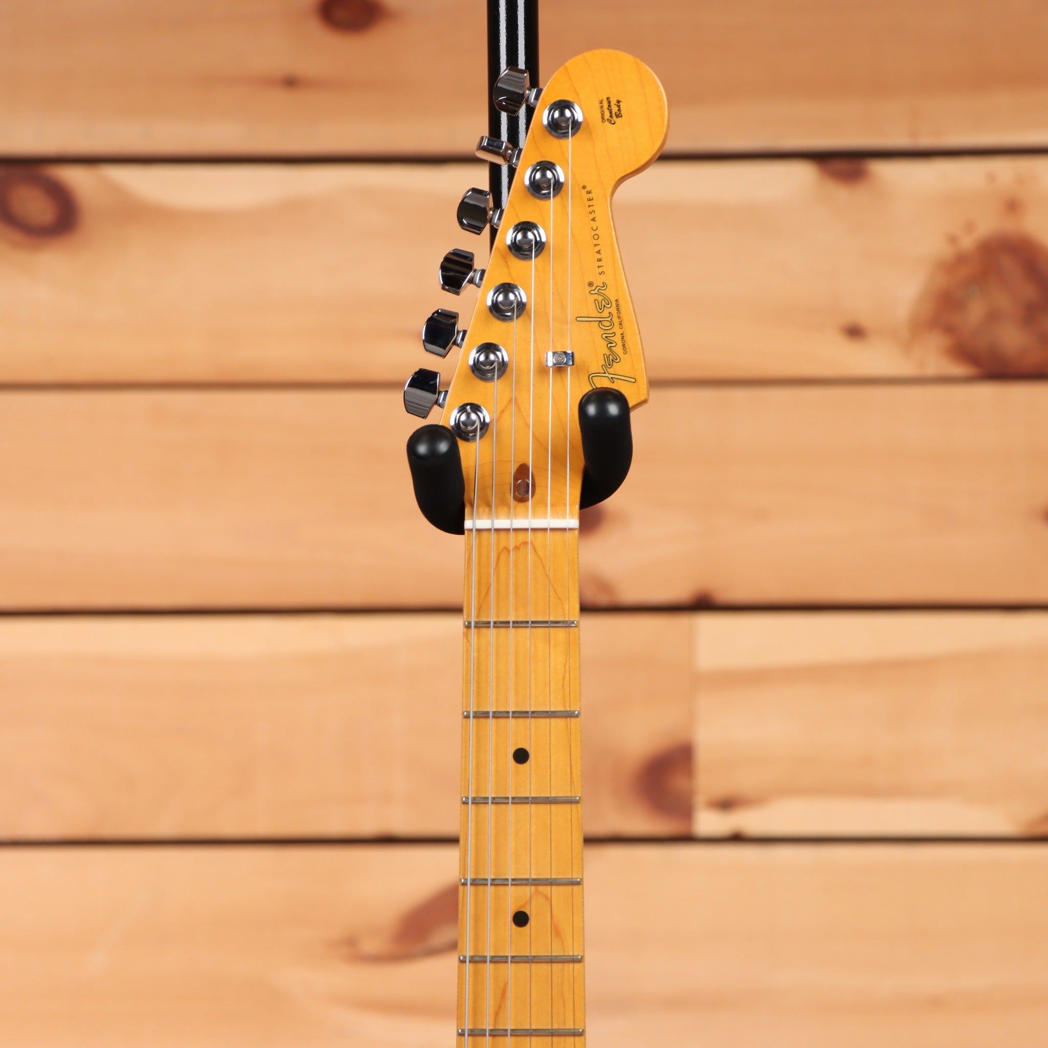 Fender American Professional II Stratocaster electric guitar Black with maple fretboard and chrome tuners