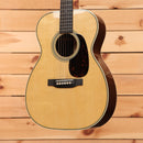 Martin 00-28 acoustic guitar Natural finish with herringbone body binding and tortoise pickguard