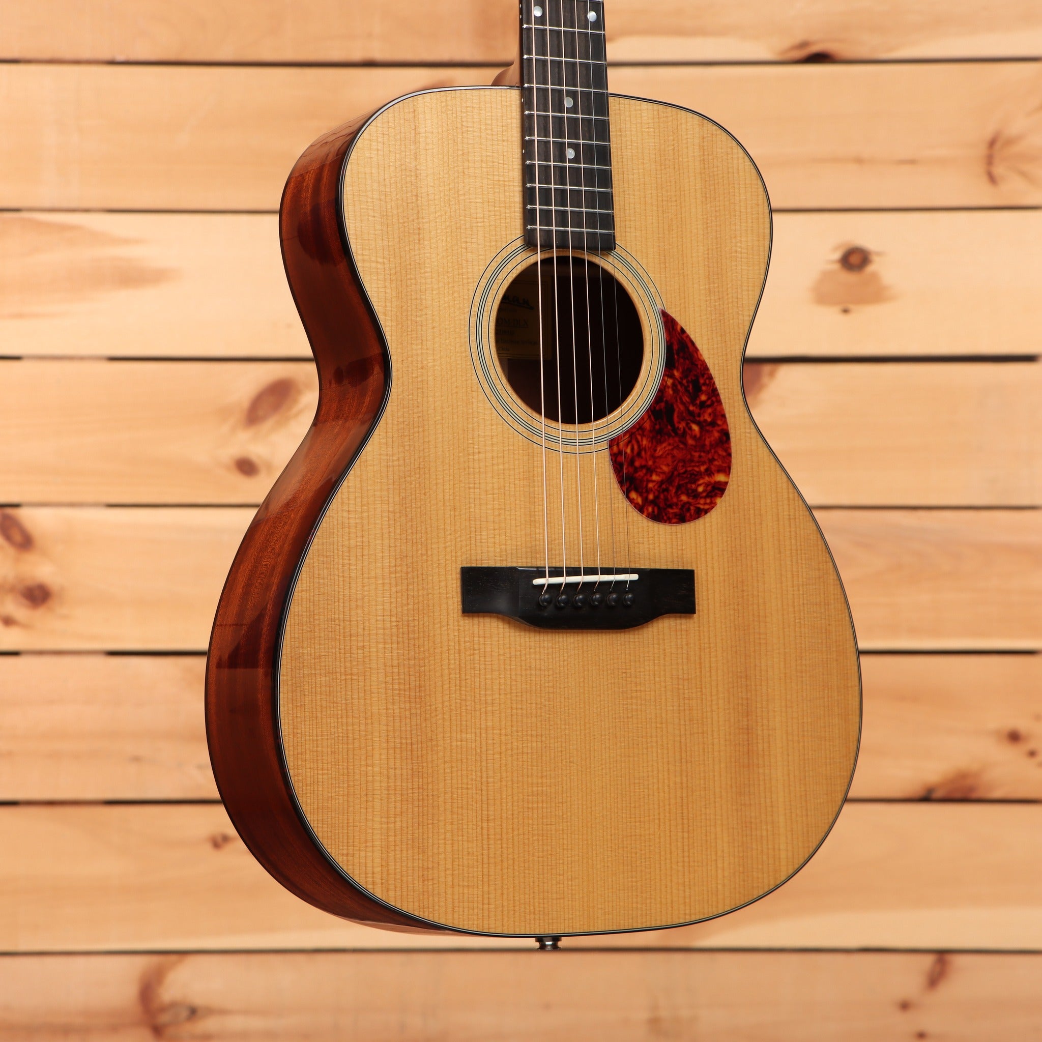 Eastman E1OM Deluxe - Natural – Righteous Guitars