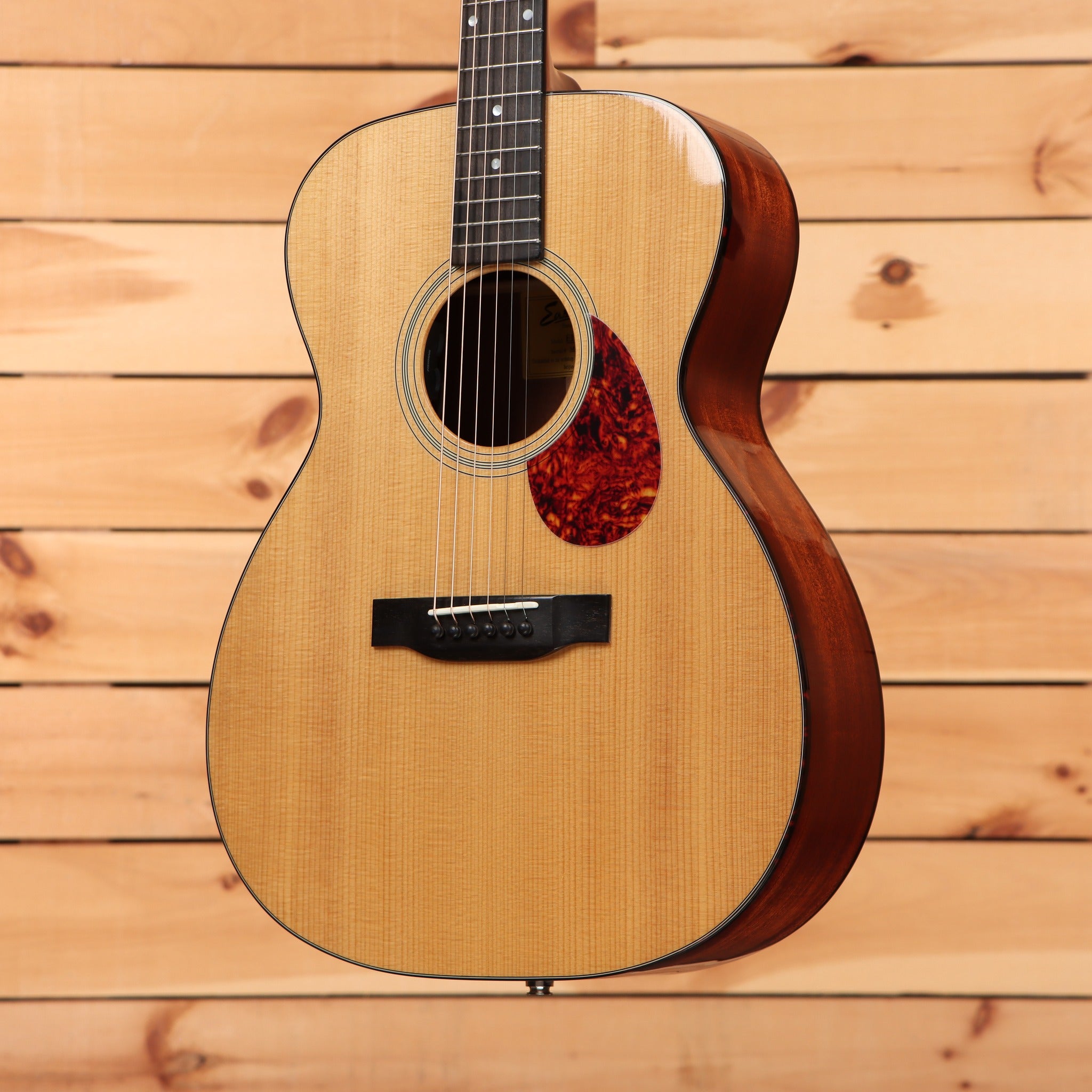 Eastman E1OM Deluxe - Natural – Righteous Guitars