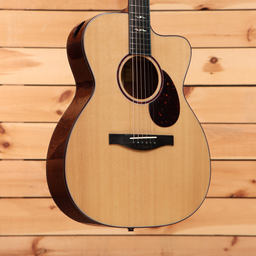 Eastman L-OMCE-QS acoustic-electric OM guitar Natural finish with cutaway and tortoiseshell pickguard