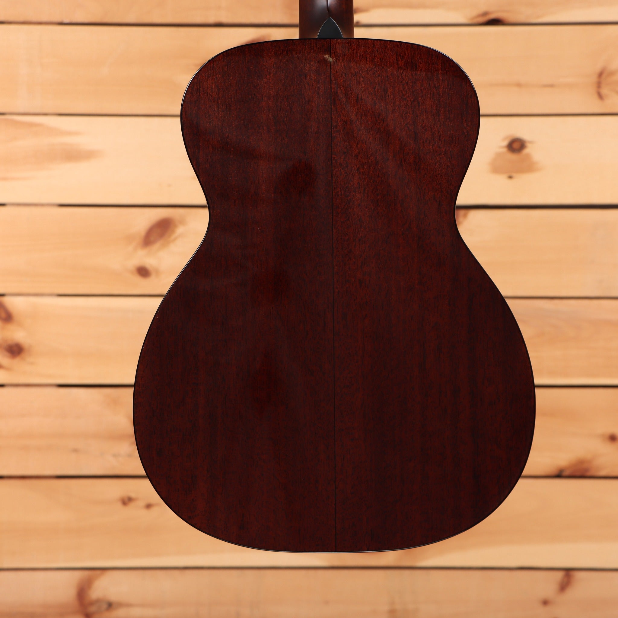 Bourgeois Country Boy TS OOO acoustic guitar Sunburst with solid mahogany back and sides