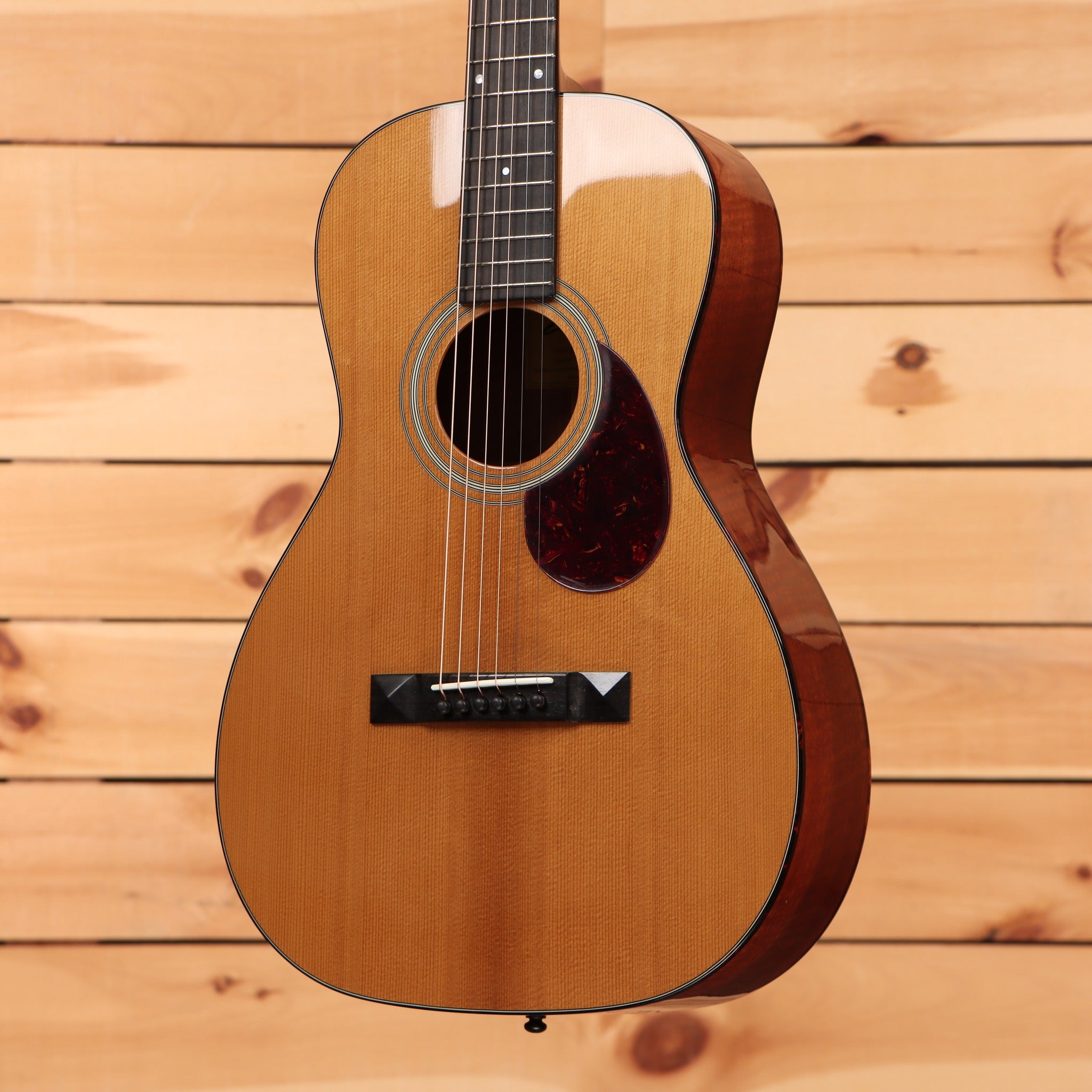 Eastman E10P-TC parlor acoustic guitar Natural finish with spruce top tortoise pickguard and ebony fretboard