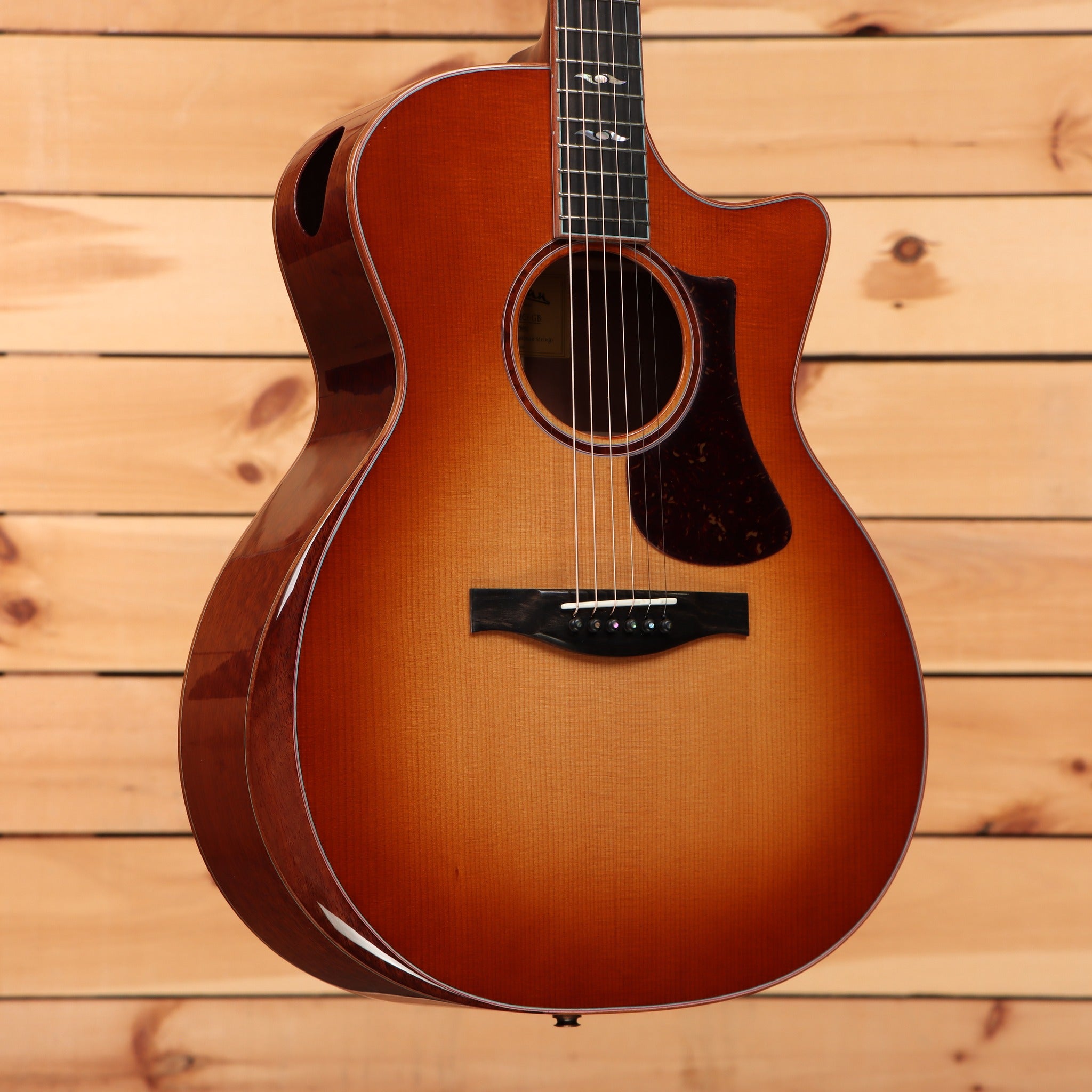 Eastman AC522CE-GB Grand Auditorium acoustic-electric guitar Goldburst finish with venetian cutaway and tortoise pickguard