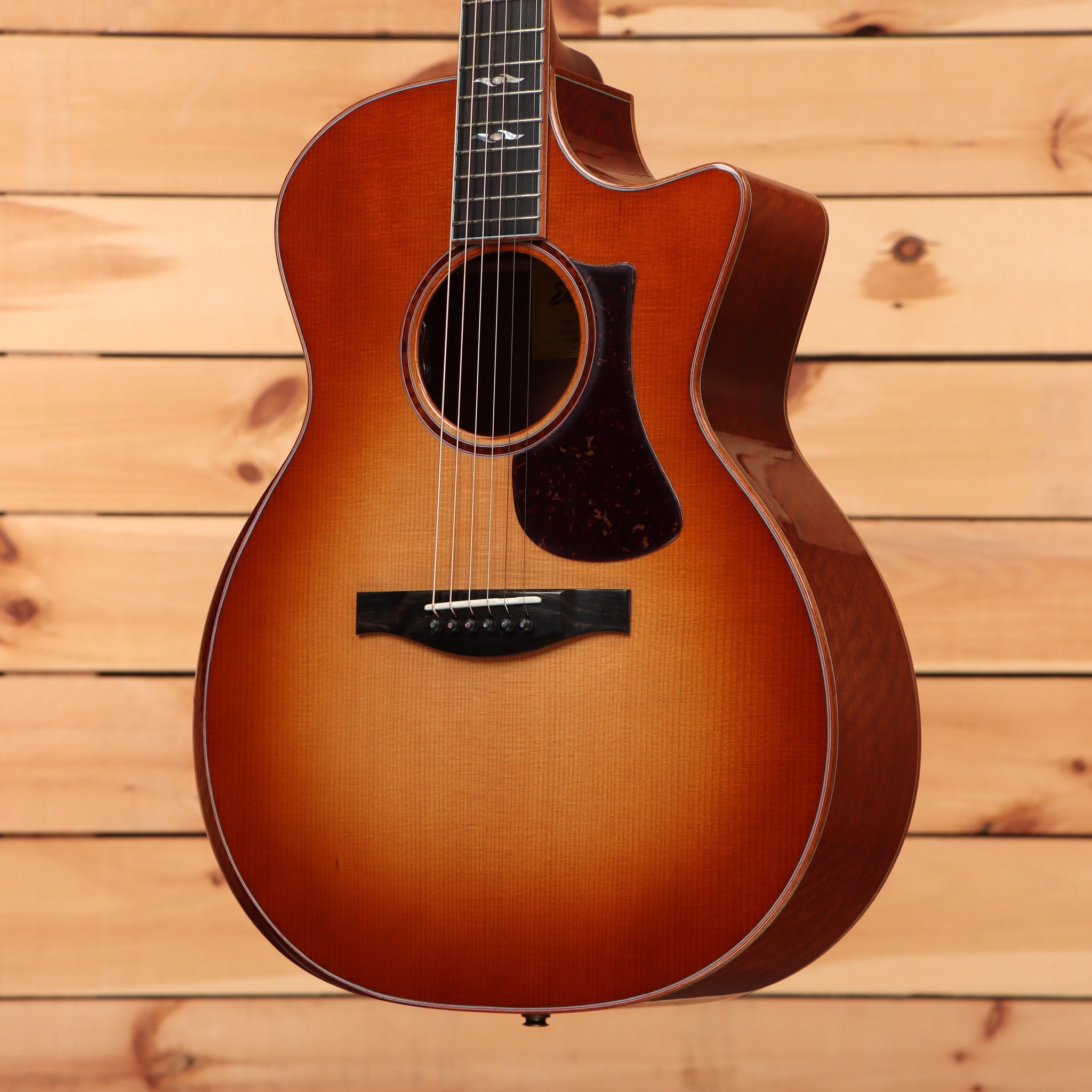 Eastman AC522CE-GB Grand Auditorium acoustic-electric guitar Goldburst finish with venetian cutaway and tortoiseshell pickgua