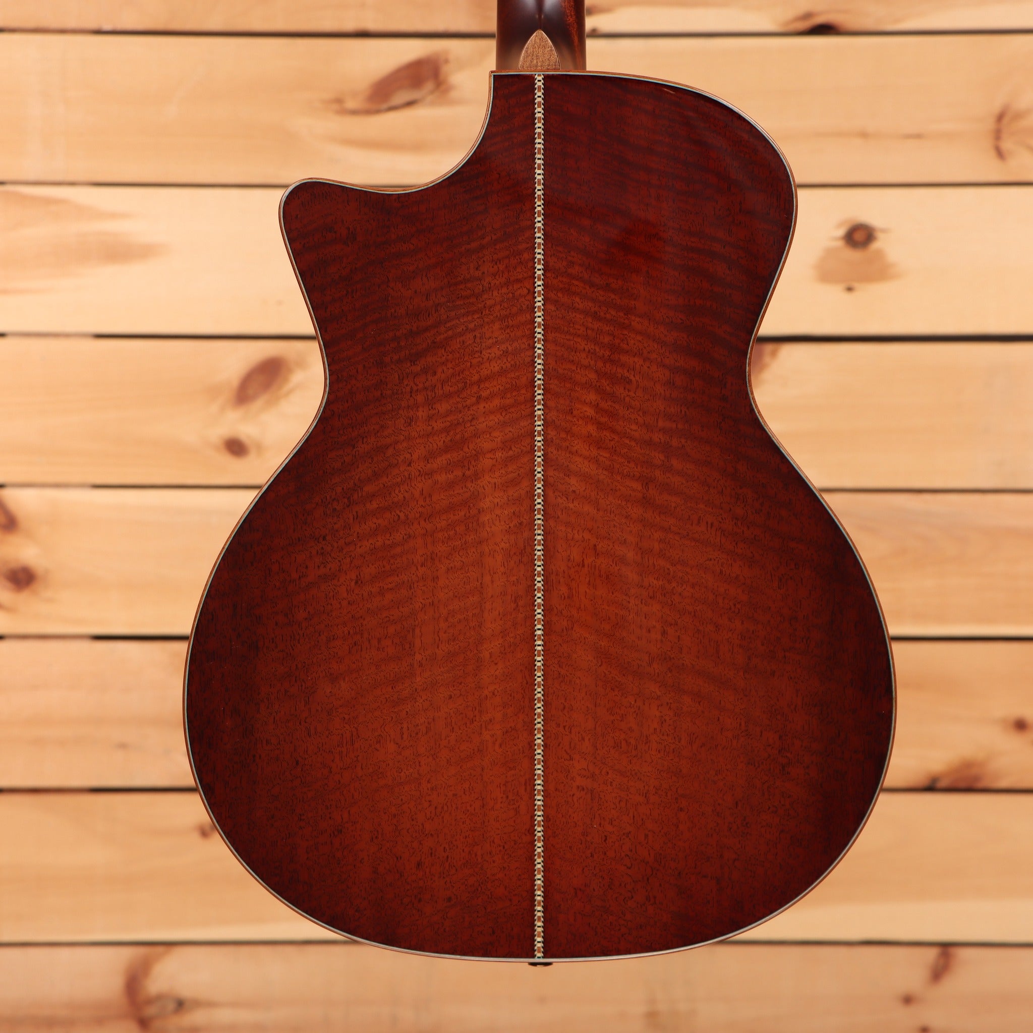 Eastman AC522CE-GB acoustic-electric guitar Goldburst with figured mahogany back and venetian cutaway