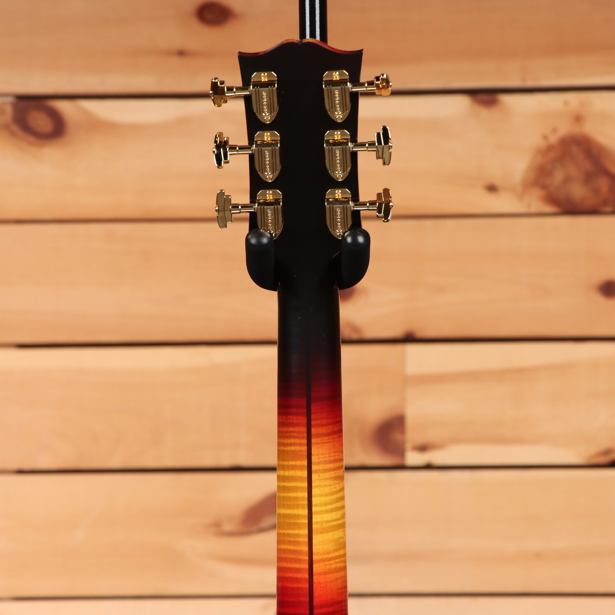 Gibson Pre-War SJ-200 Rosewood acoustic guitar Vintage Sunburst with flamed maple neck and gold tuners
