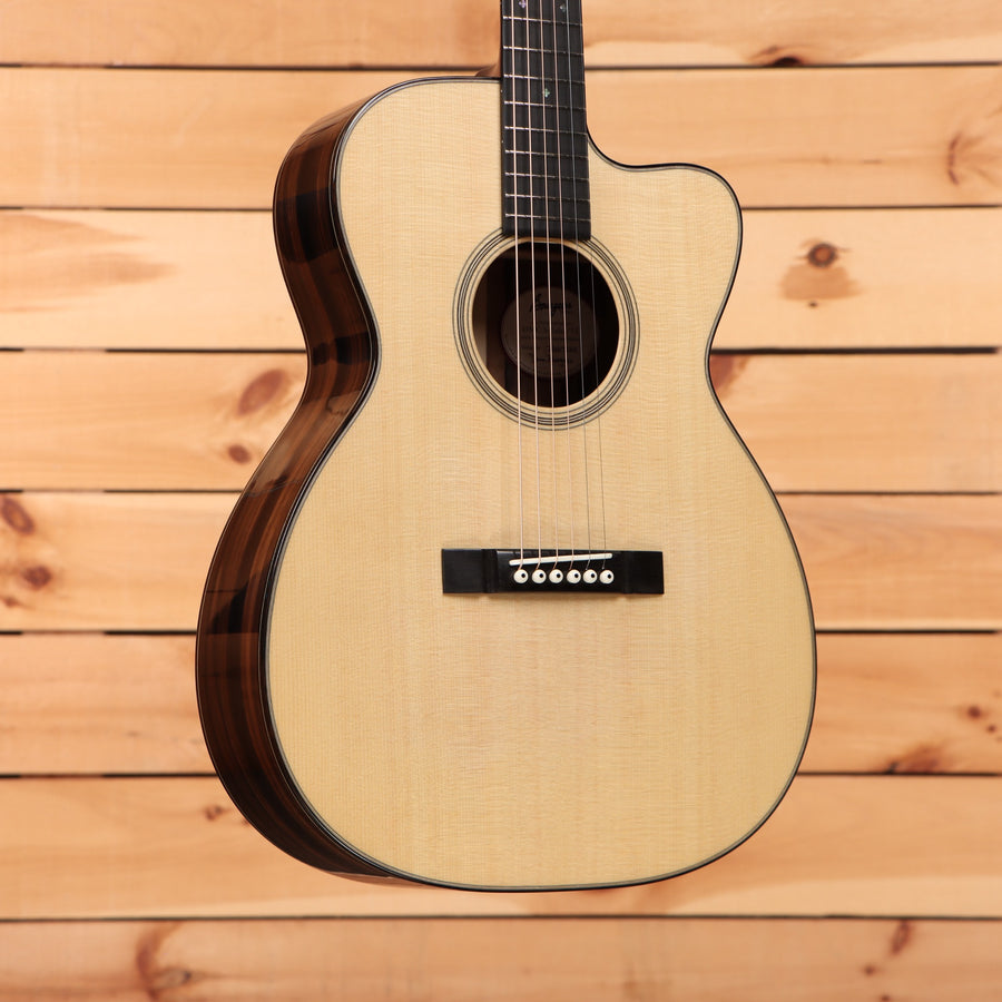 Bourgeois Touchstone Soloist OMC acoustic-electric guitar Natural with Sitka spruce top and cutaway body