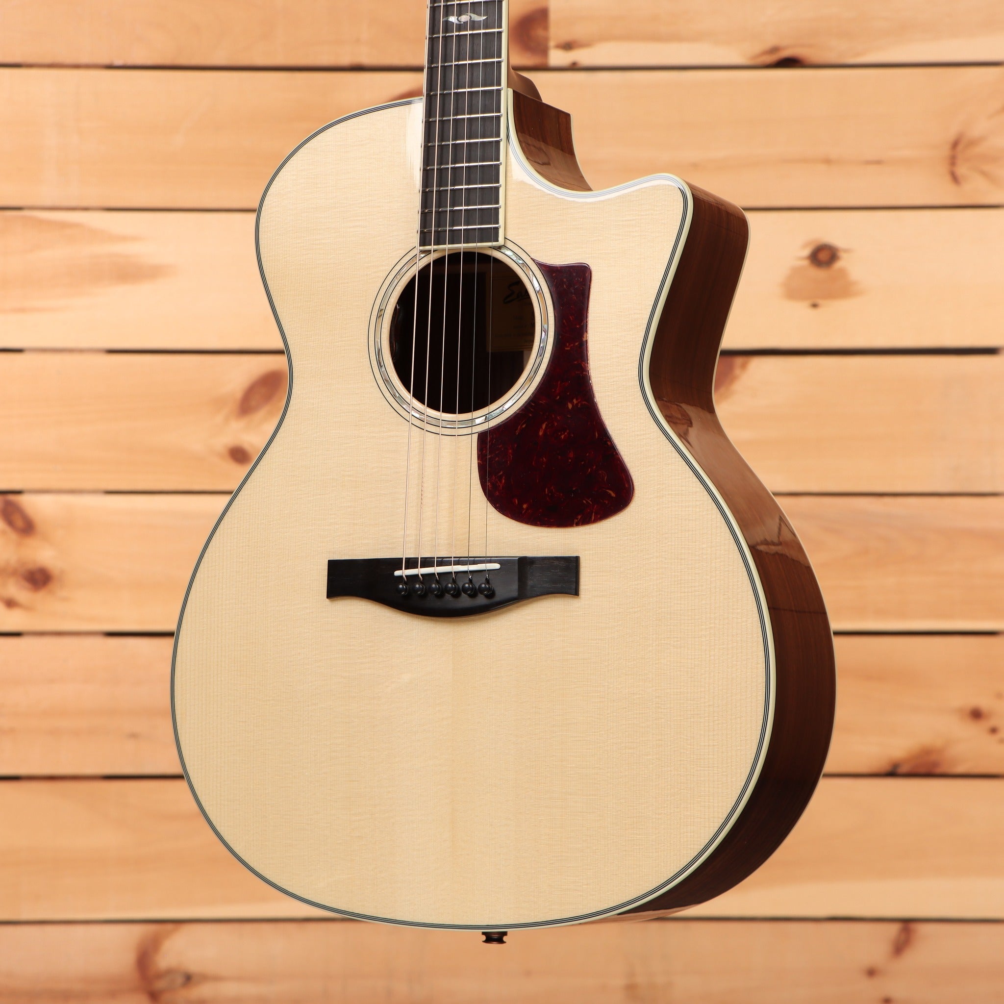 Eastman AC422CE Grand Auditorium acoustic-electric guitar Natural with venetian cutaway and tortoiseshell pickguard