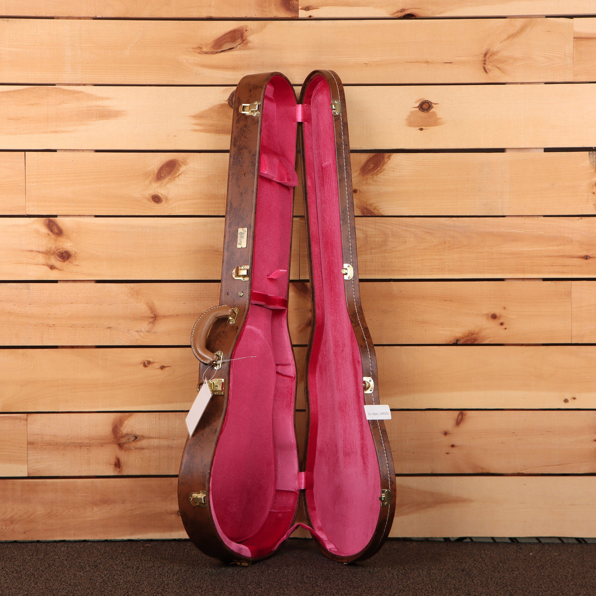 Gibson 1957 Les Paul Goldtop Darkback Reissue hardshell guitar case brown exterior with pink velvet interior and gold latches