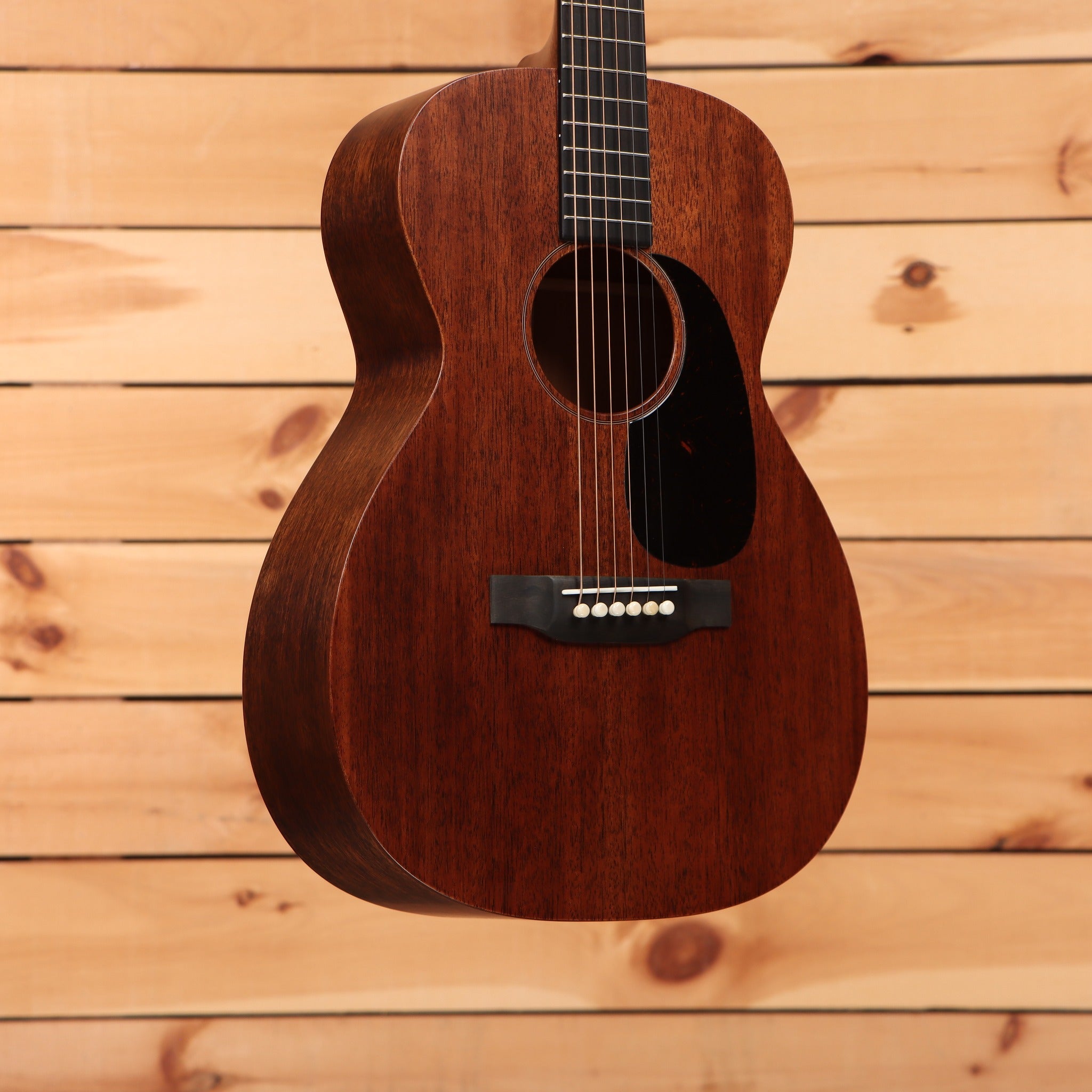 Martin 0-17 000 acoustic guitar Dark Mahogany with all-mahogany body and ebony fretboard