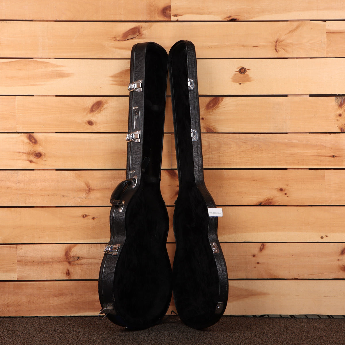Tom Anderson Bulldog hardshell guitar case black tolex with chrome latches and black velvet interior