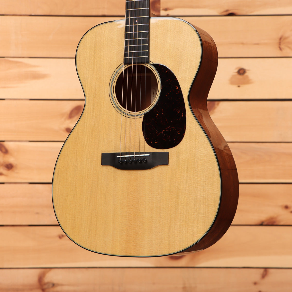 Martin 000-18 000 acoustic guitar Natural with Aging Toner spruce top and tortoise pickguard